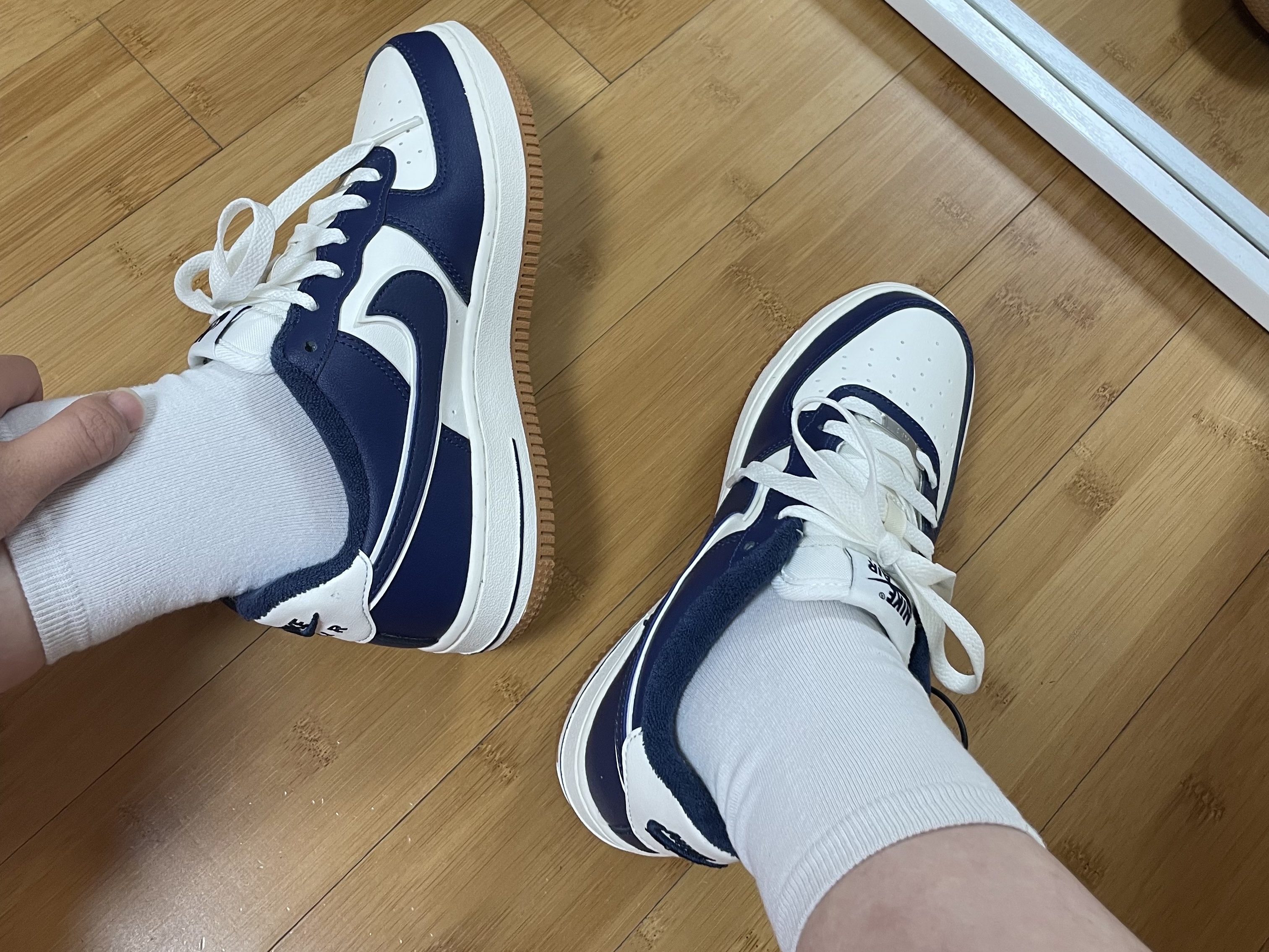 (GS) Nike Air Force 1 LV8 3 Midnight Navy 착용 스타일