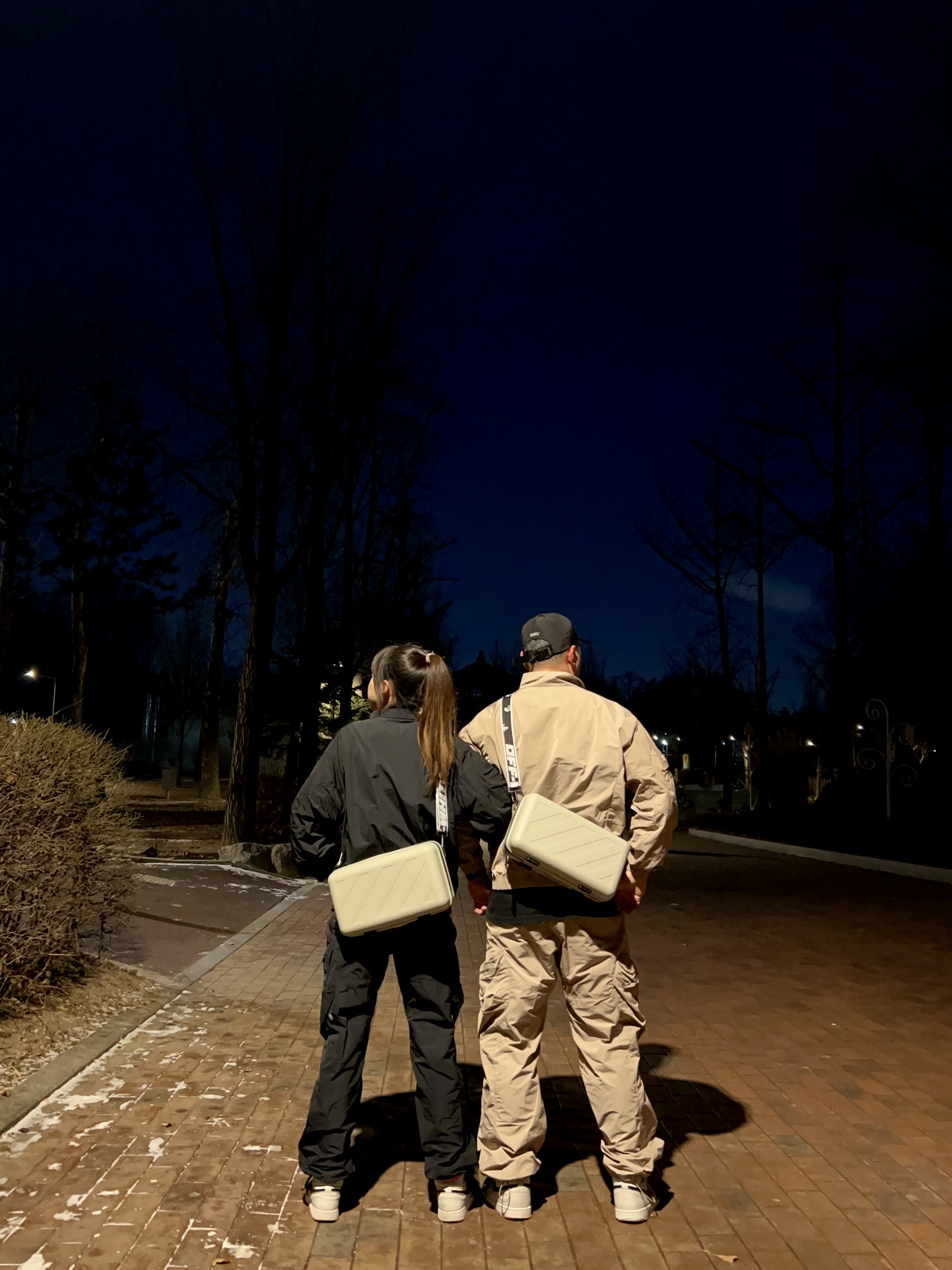 Nike x Off-White NRG Track Suit Khaki - Asia, Jordan 1 Retro High OG Electro Orange 착용 스타일 - 2