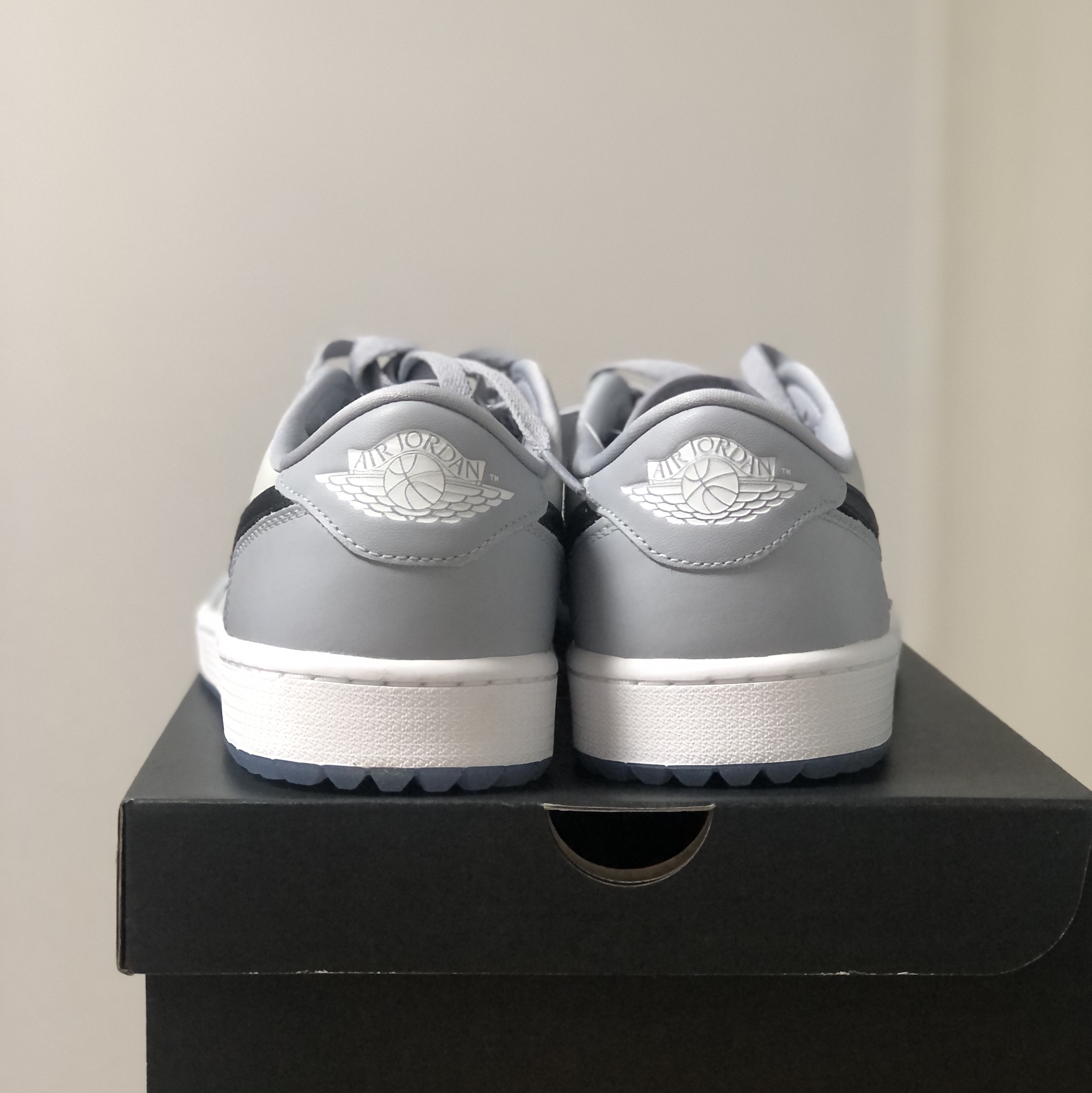 Jordan 1 Low Golf Wolf Grey 착용 스타일 - 3