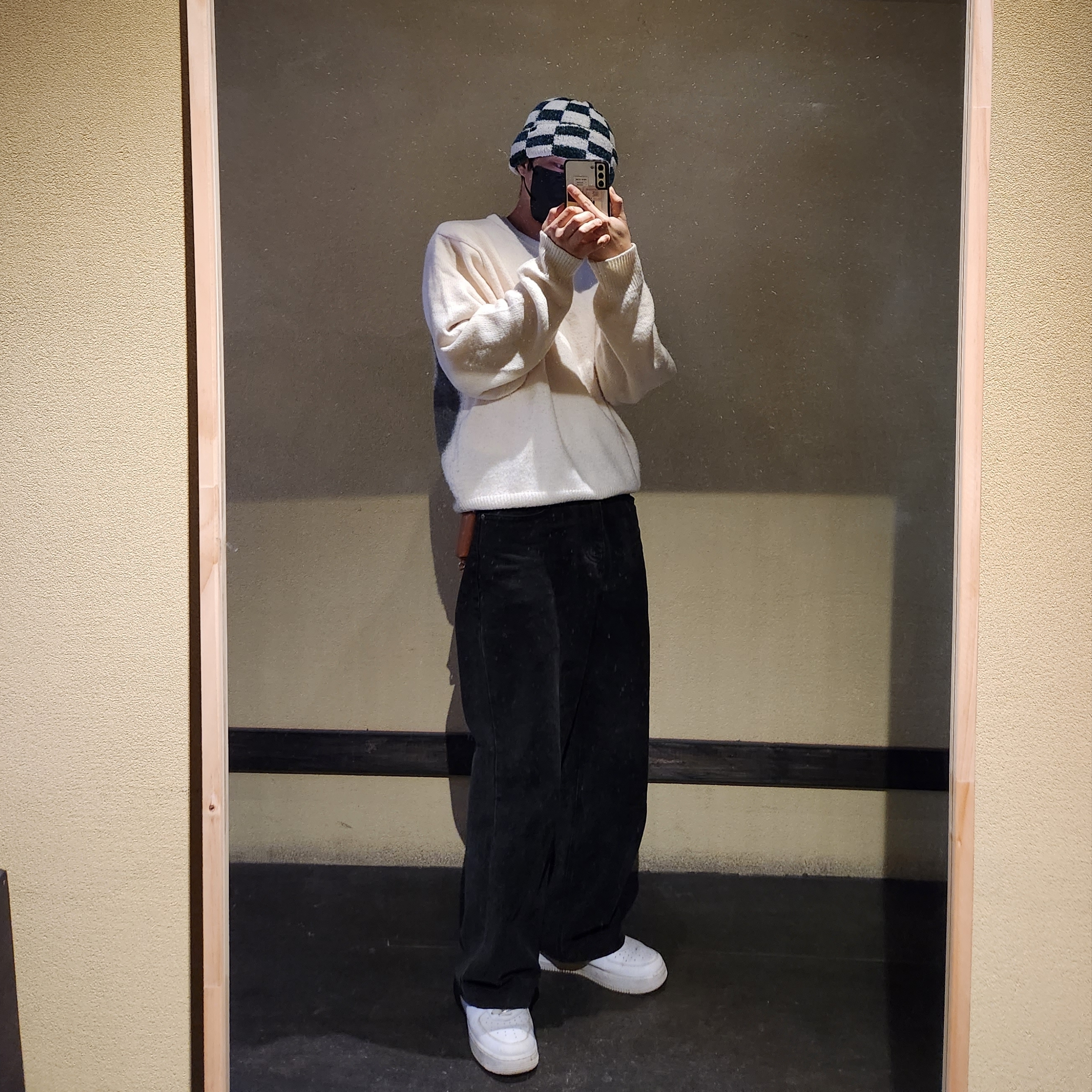 Stussy Crochet Checkered Beanie Green, Stussy 8 Ball Spray Sweater Ivory 착용 스타일