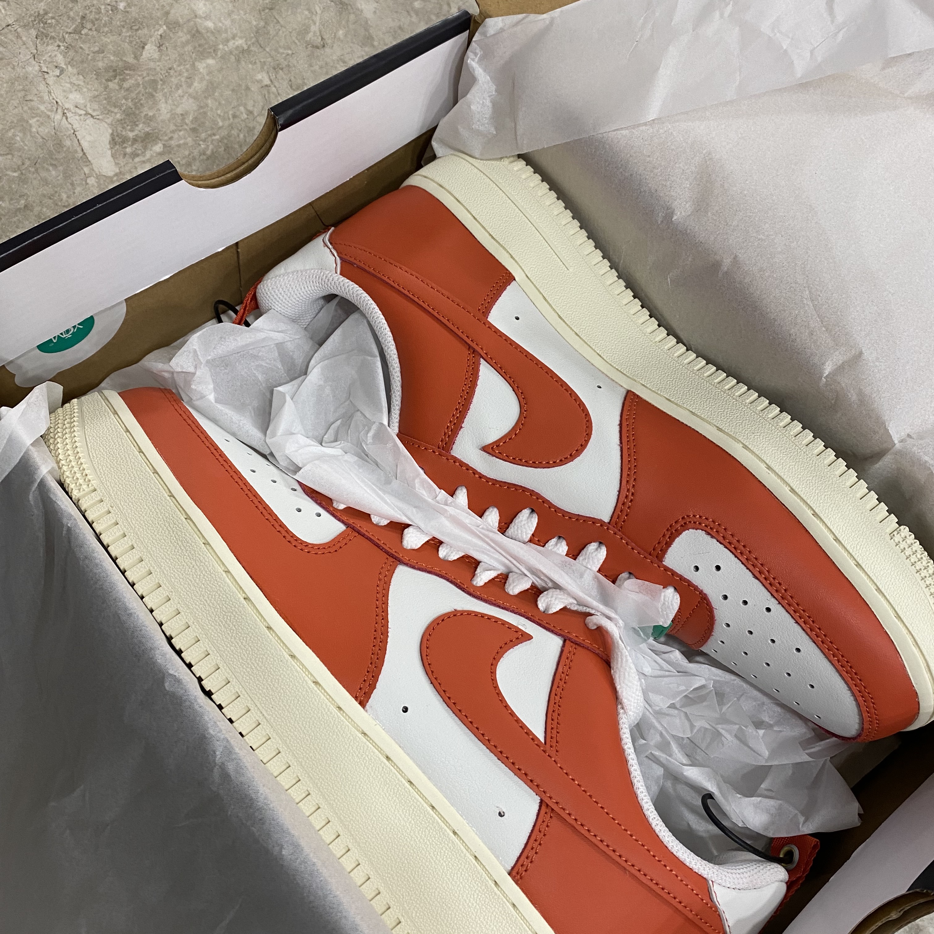 Nike Air Force 1 '07 LV8 Pojangmacha 착용 스타일