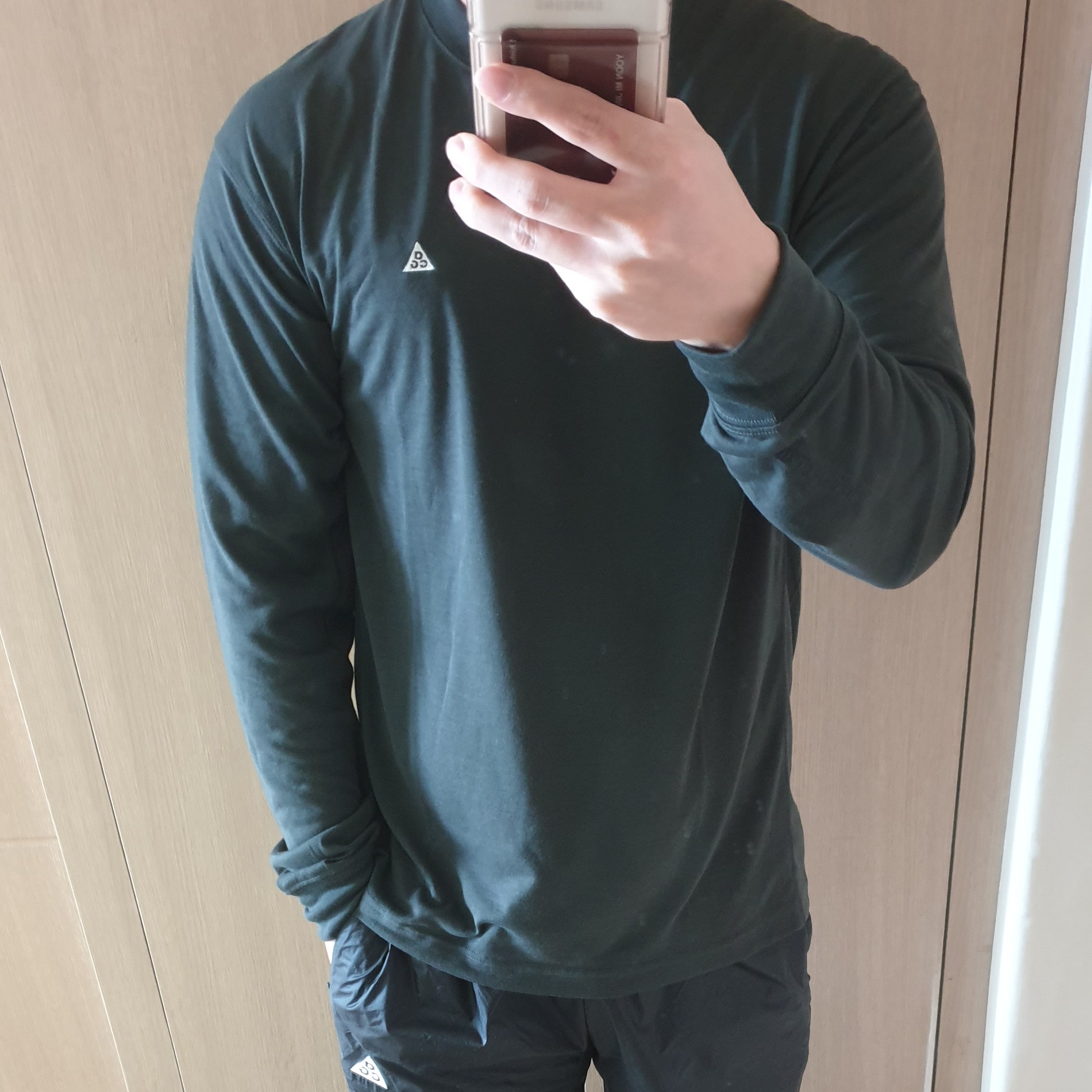 Nike ACG Dri-Fit ADV Goat Rocks Long Sleeve T-Shirt Dark Smoke Grey - Asia, Nike ACG Cinder Cone Windshell Pants Black - US/EU 착용 스타일
