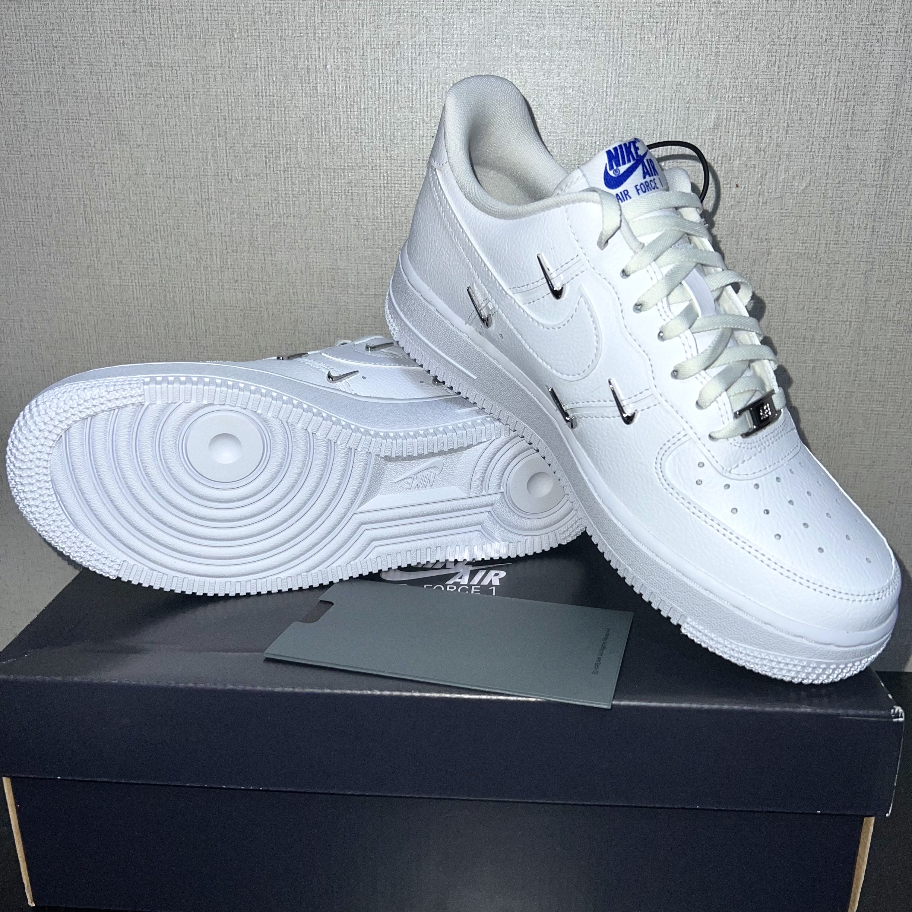 (W) Nike Air Force 1 Low '07 LX Chrome Luxe 착용 스타일 - 2