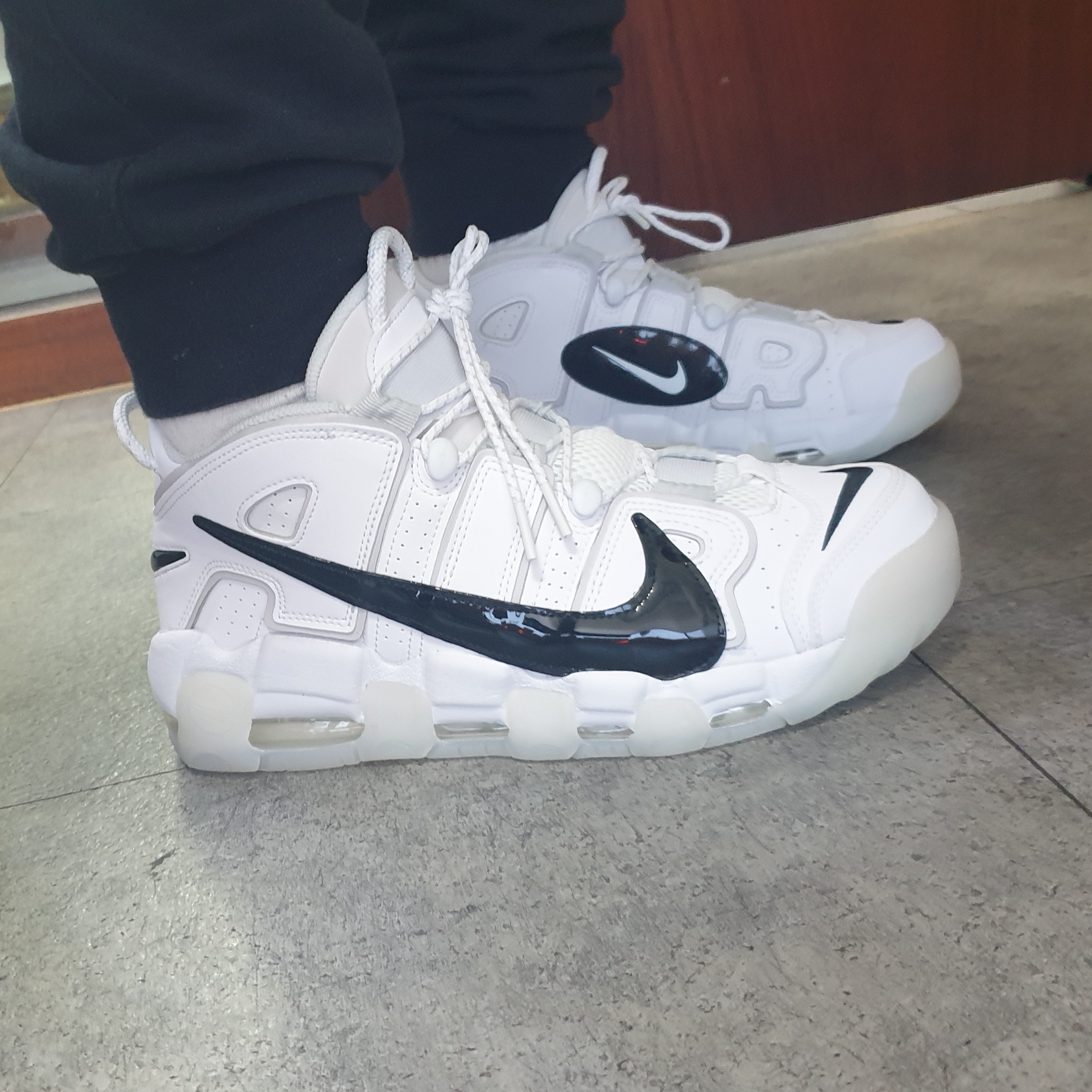 Nike Air More Uptempo 96 Copy and Paste White 착용 스타일 - 1