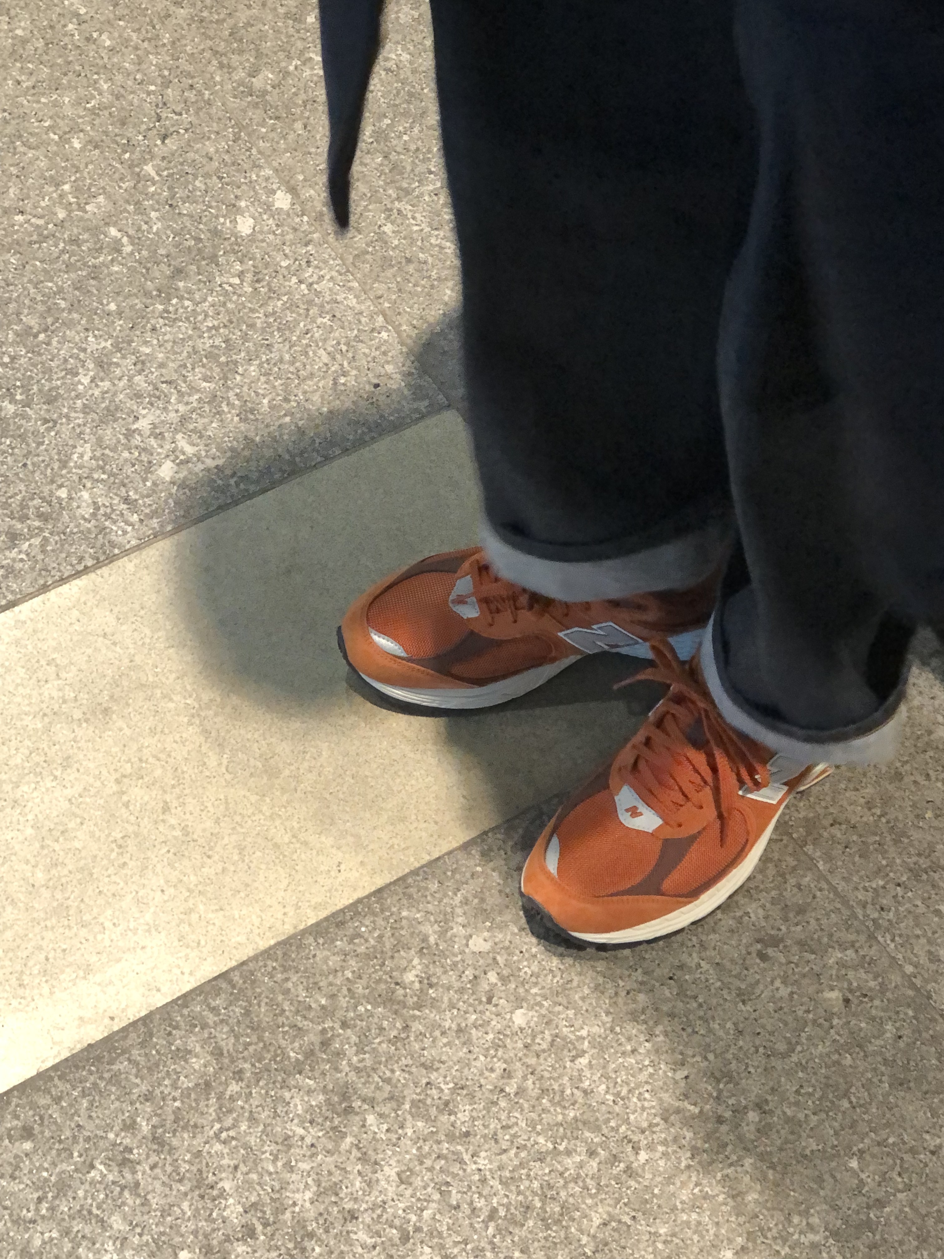 New Balance 2002R Rust Oxide 착용 스타일 - 3