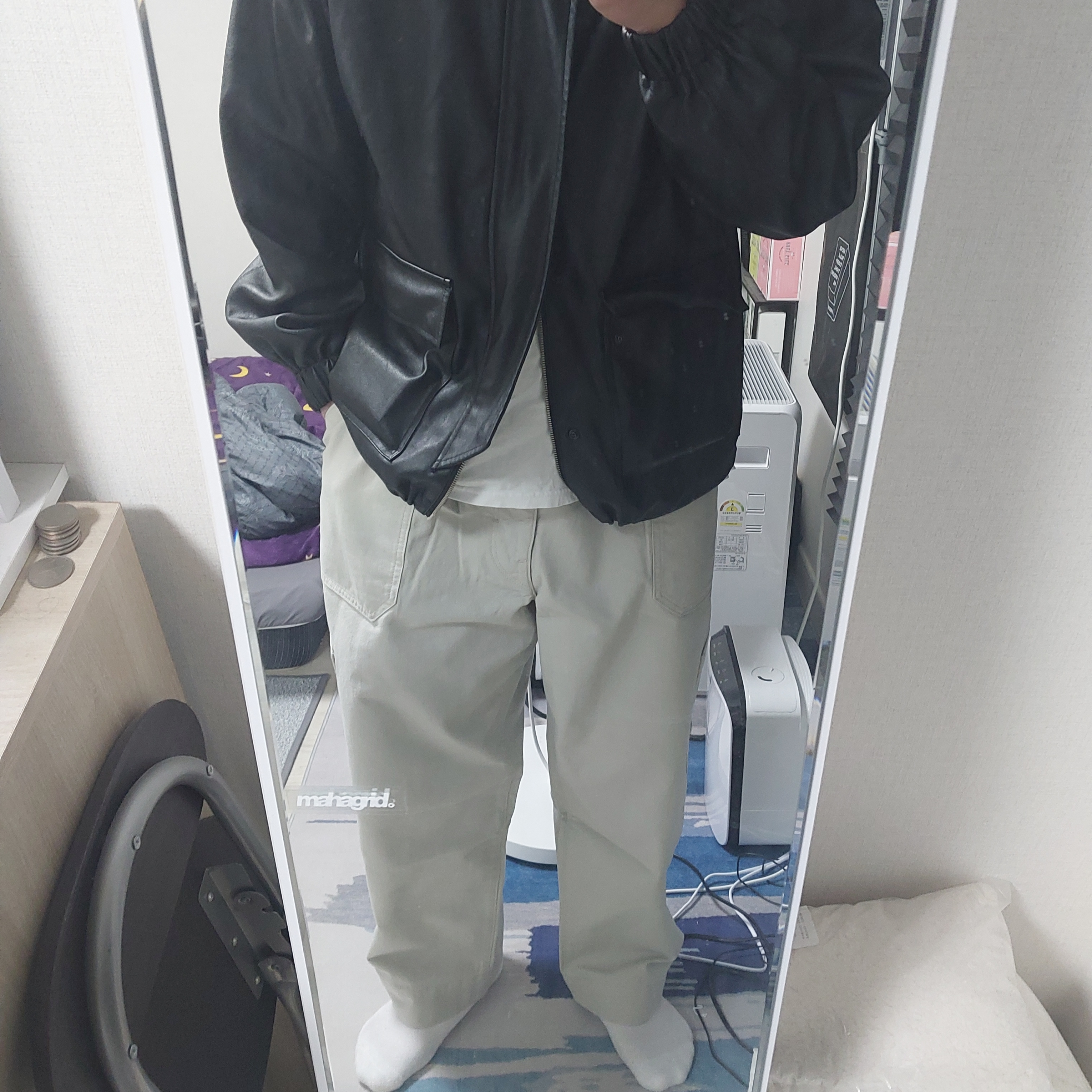 Uniqlo U Wide Fit Baker Pants Natural 착용 스타일