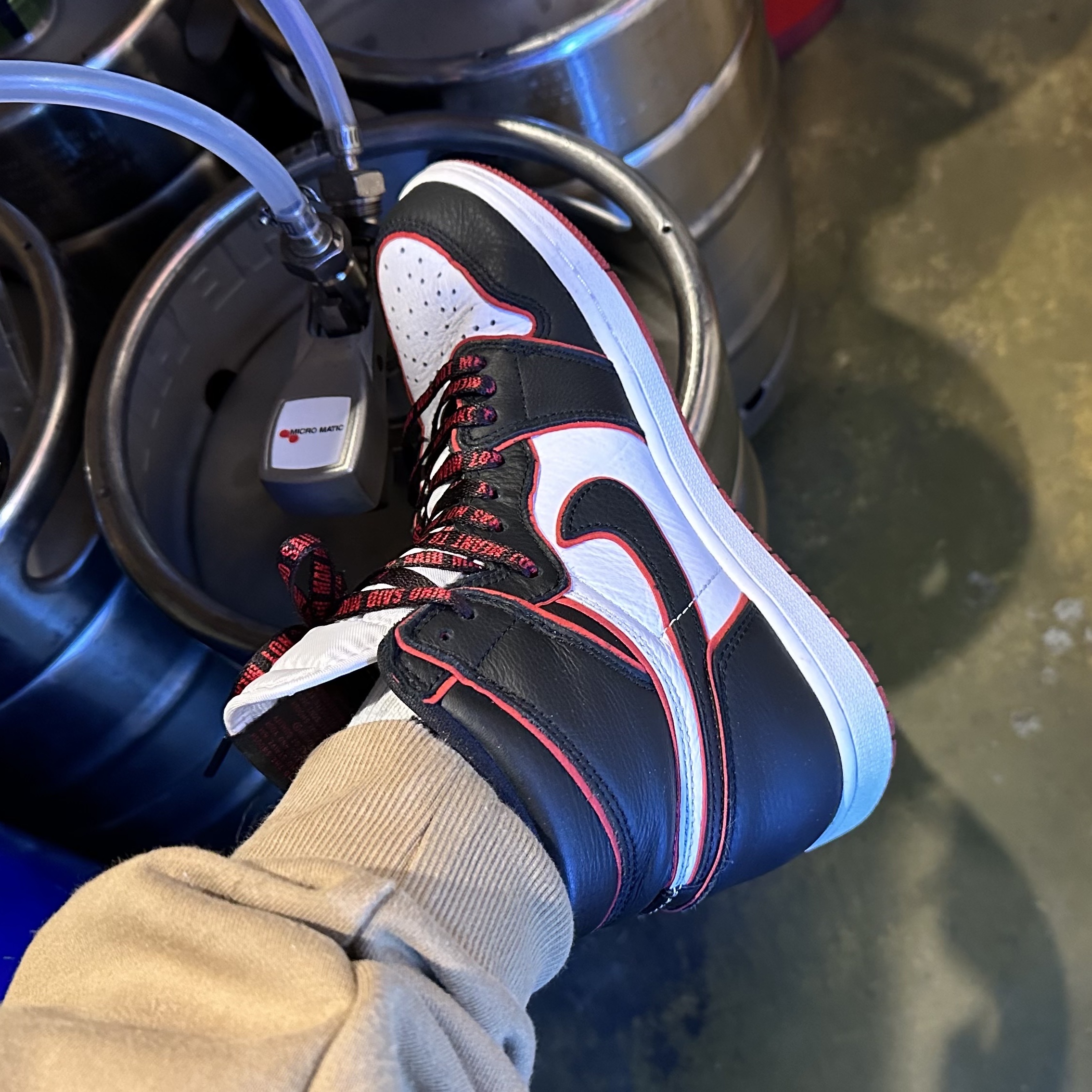 Jordan 1 Retro High OG Bloodline 착용 스타일 - 1