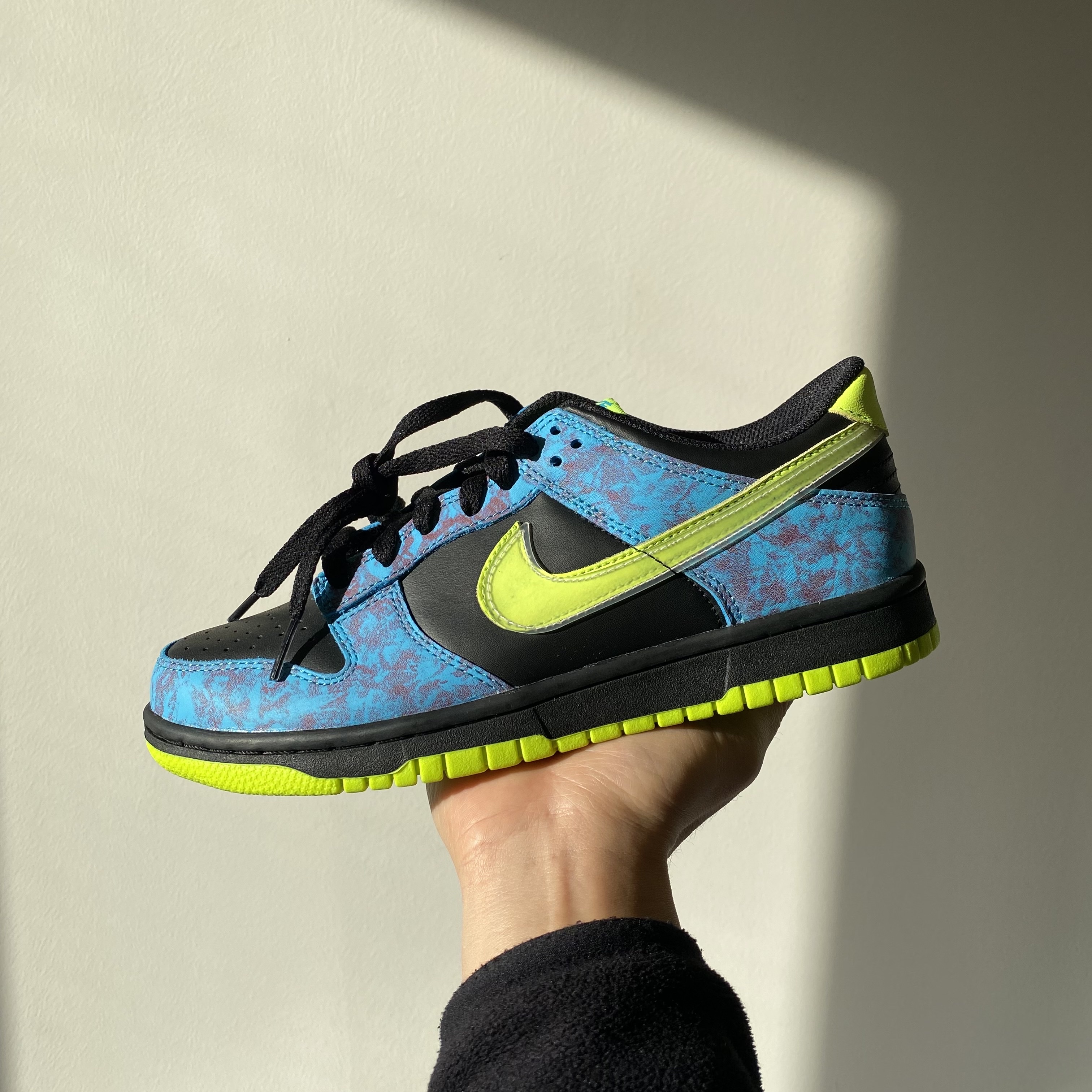 (GS) Nike Dunk Low Volt and Black 착용 스타일 - 1