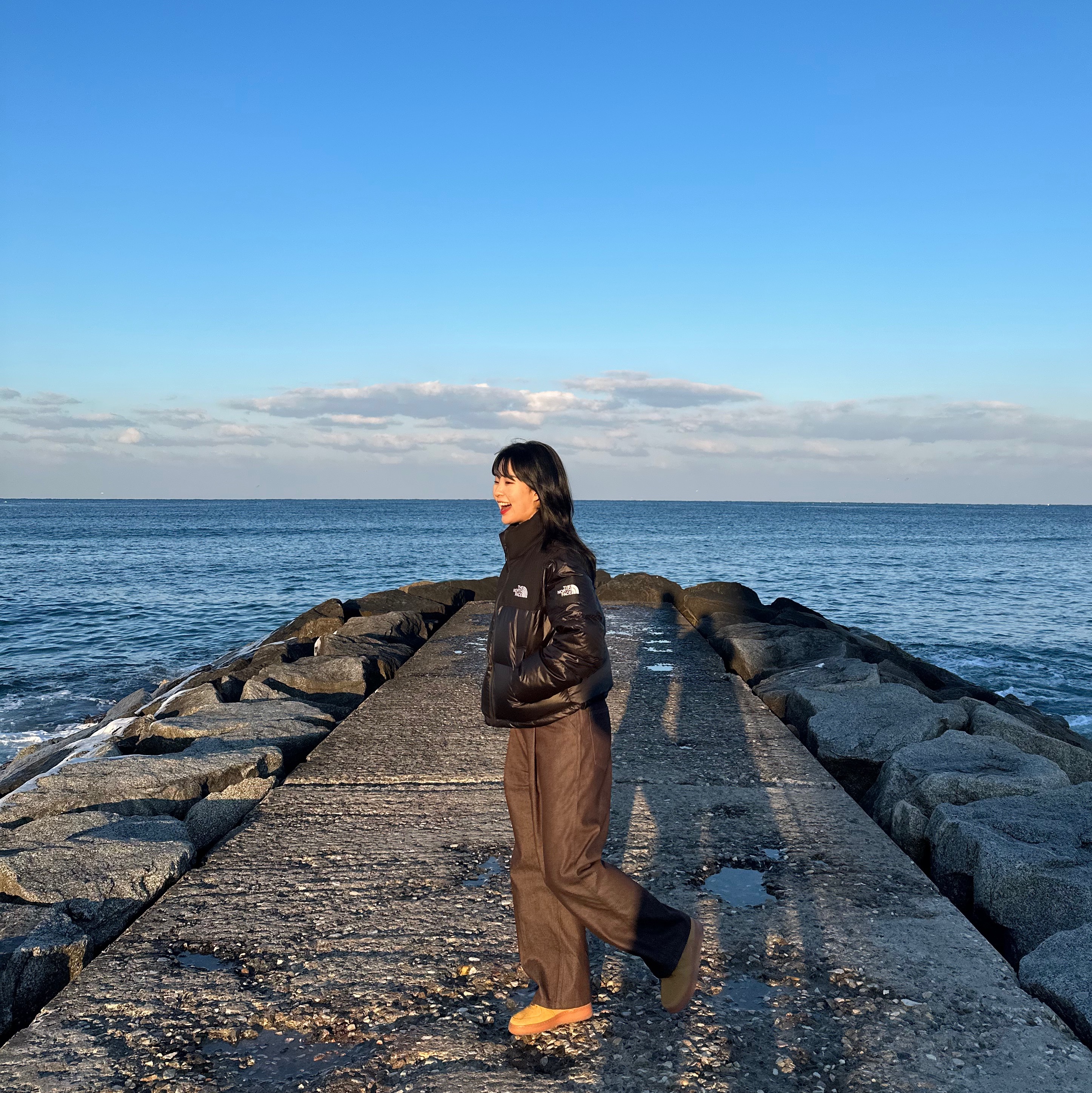 (W) The North Face White Label Novelty Nuptse Down Jacket Black, (GS) Nike Air Force 1 LV8 3 Wheat 착용 스타일