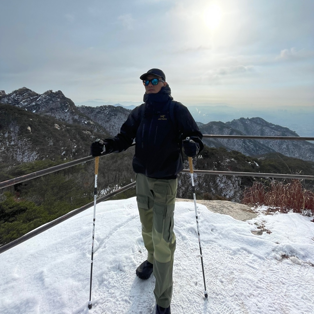 Palace x Engineered Garments Gore-Tex FA Pants Olive - 22FW, Arc'teryx Alpha SV Jacket 24K Black 착용 스타일