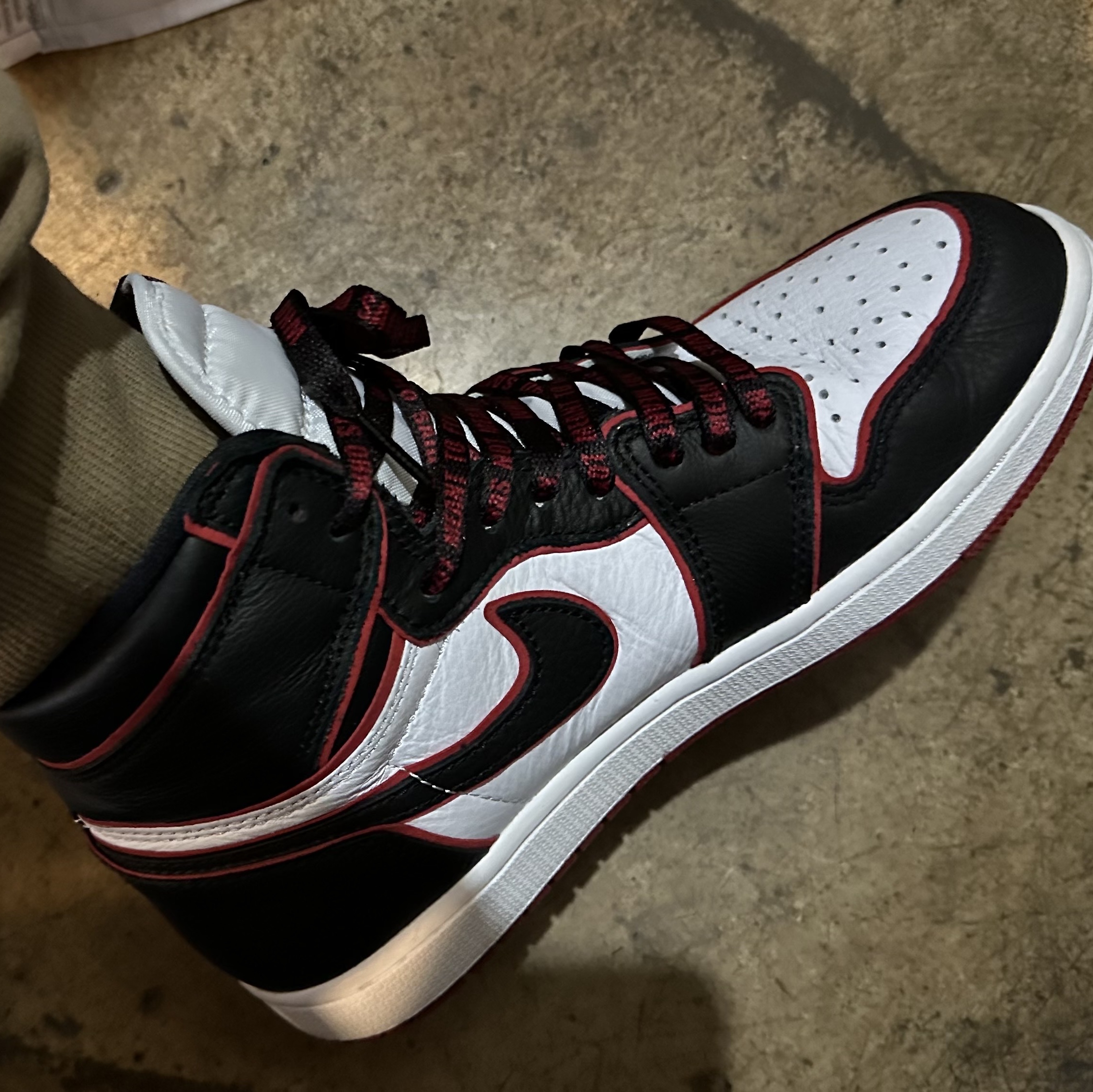 Jordan 1 Retro High OG Bloodline 착용 스타일 - 2