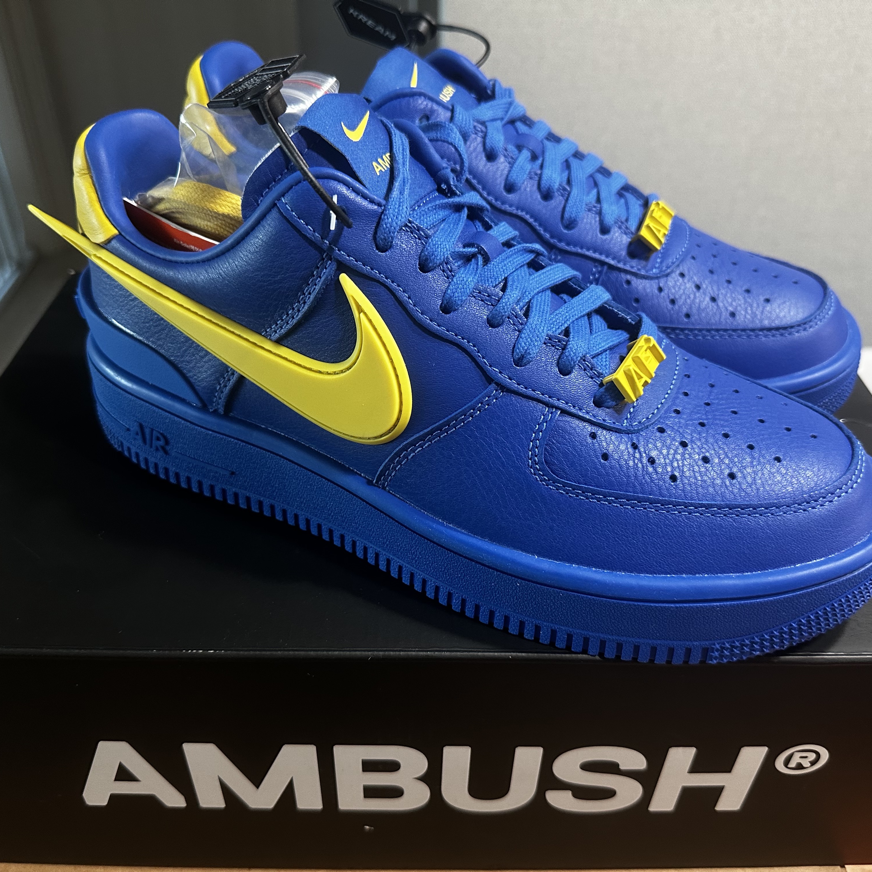 Nike x Ambush Air Force 1 Low SP Game Royal and Vivid Sulfur 착용 스타일