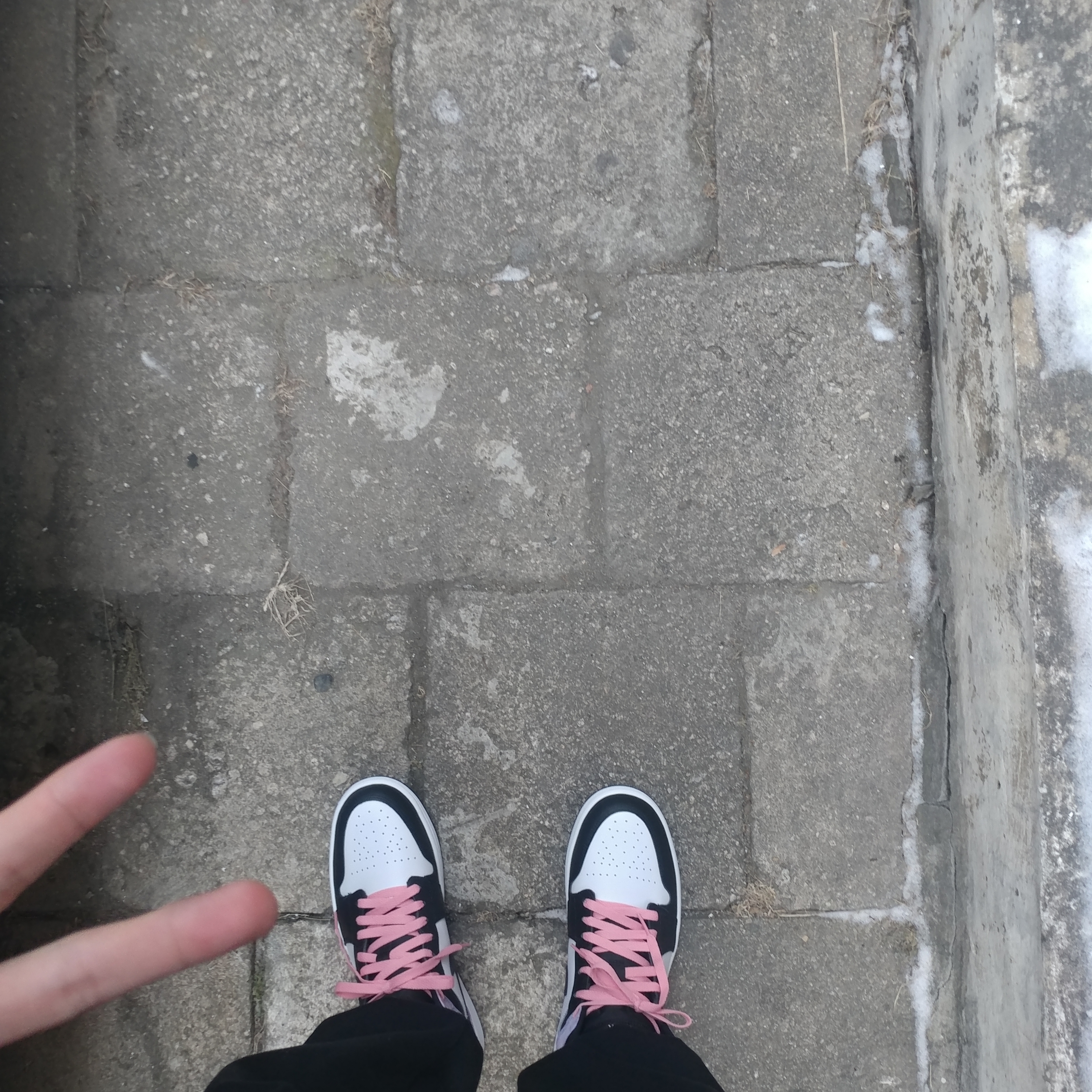 Jordan 1 Mid White Black Tie-Dye 착용 스타일 - 1