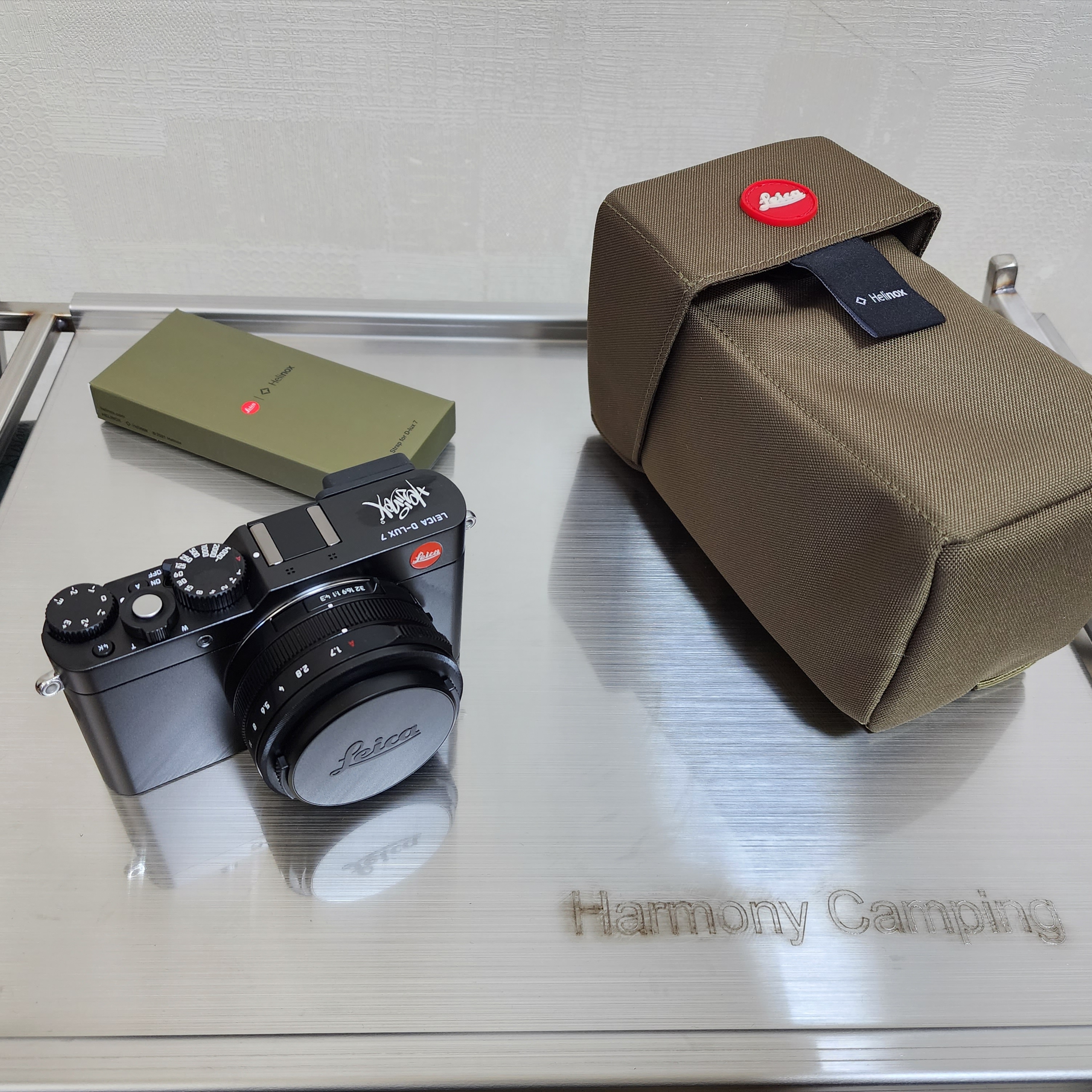 Leica x Helinox D-Lux 7 Black Special Package Edition (Korean Ver.) 착용 스타일 - 3