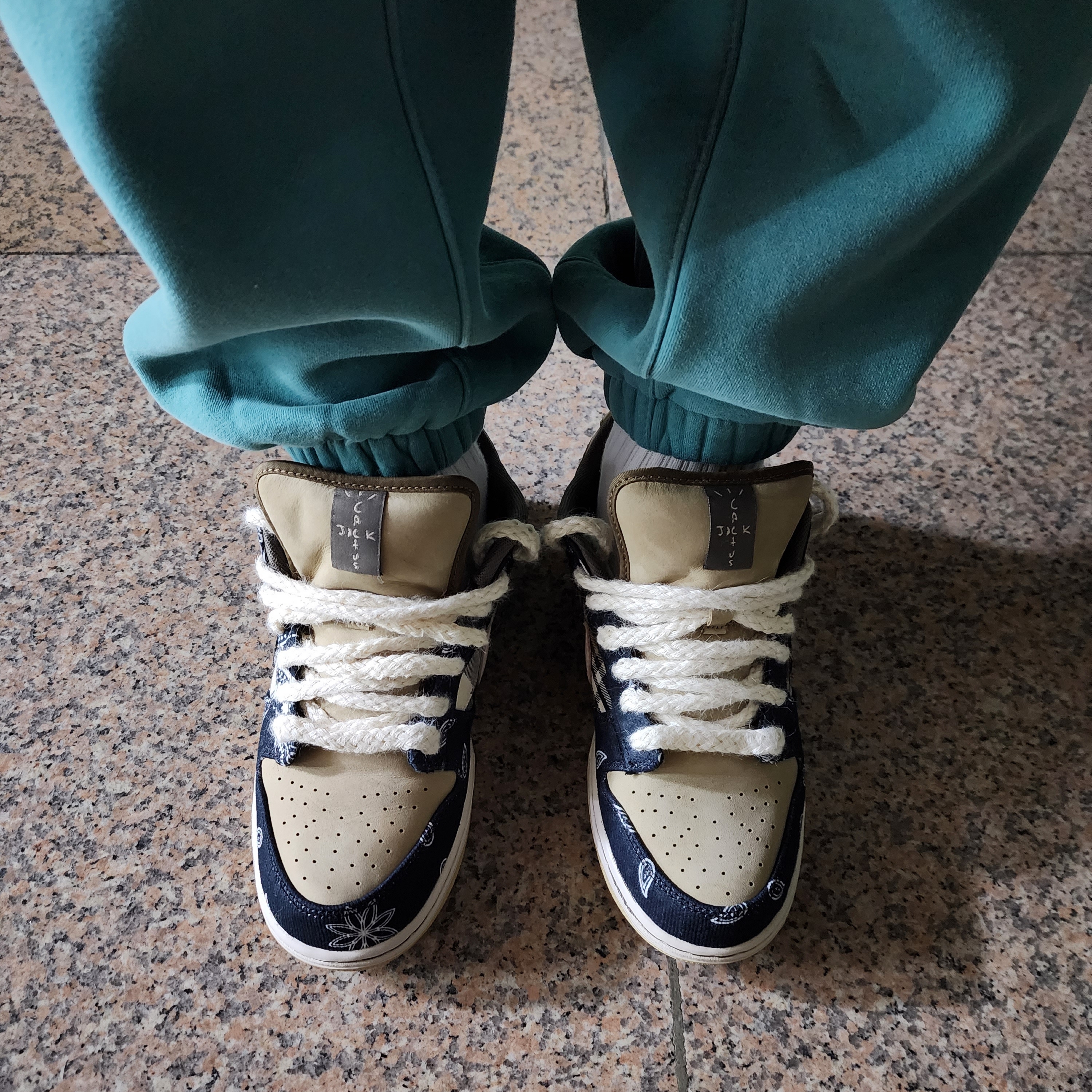 Nike x Travis Scott SB Dunk Low 착용 스타일