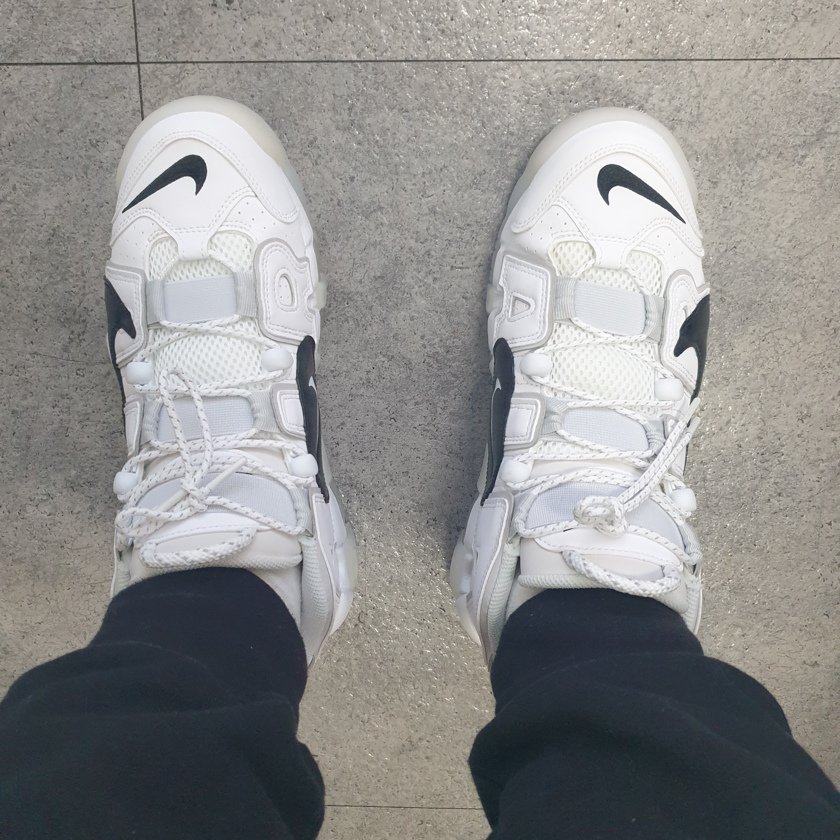 Nike Air More Uptempo 96 Copy and Paste White 착용 스타일 - 4