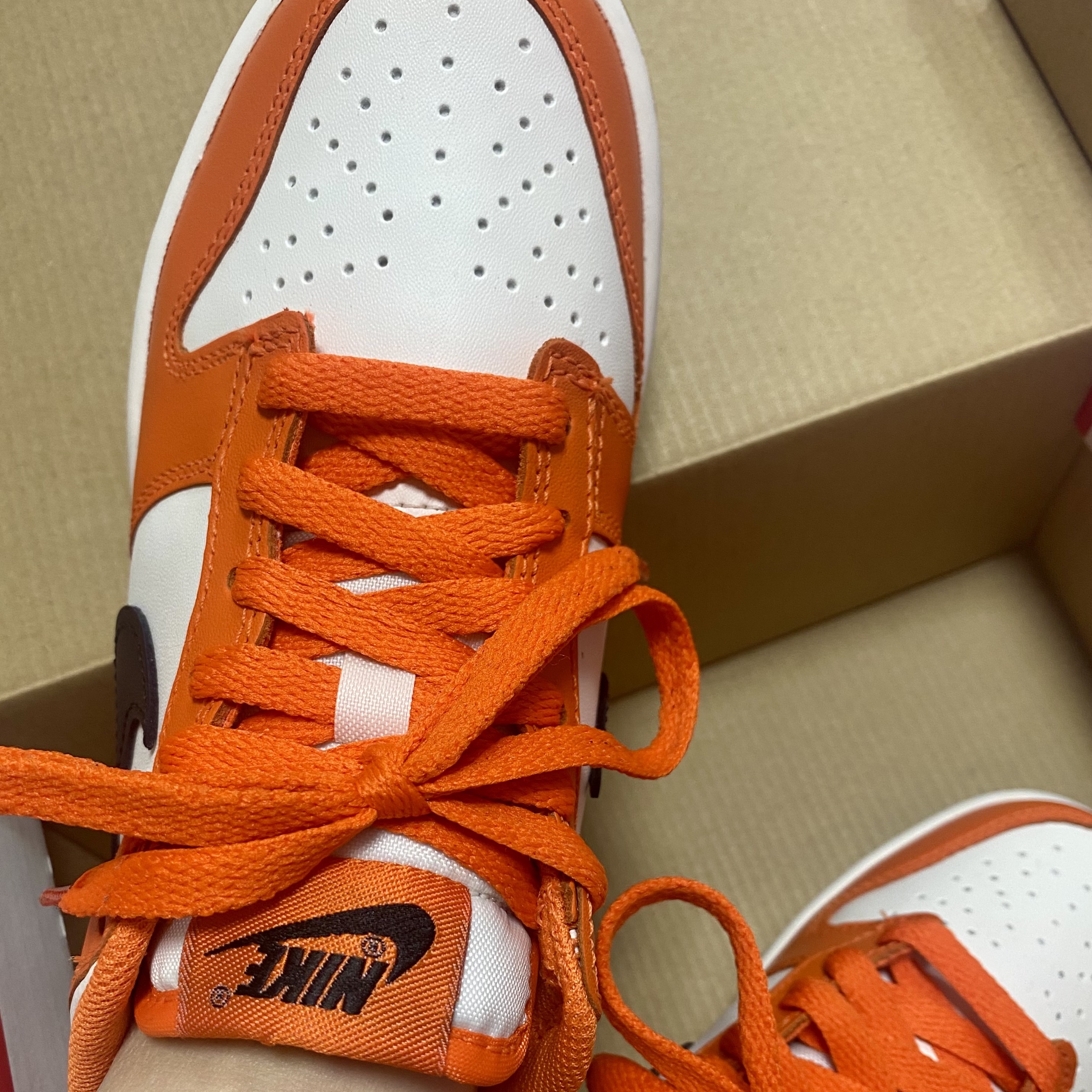 (GS) Nike Dunk Low Safety Orange 착용 스타일