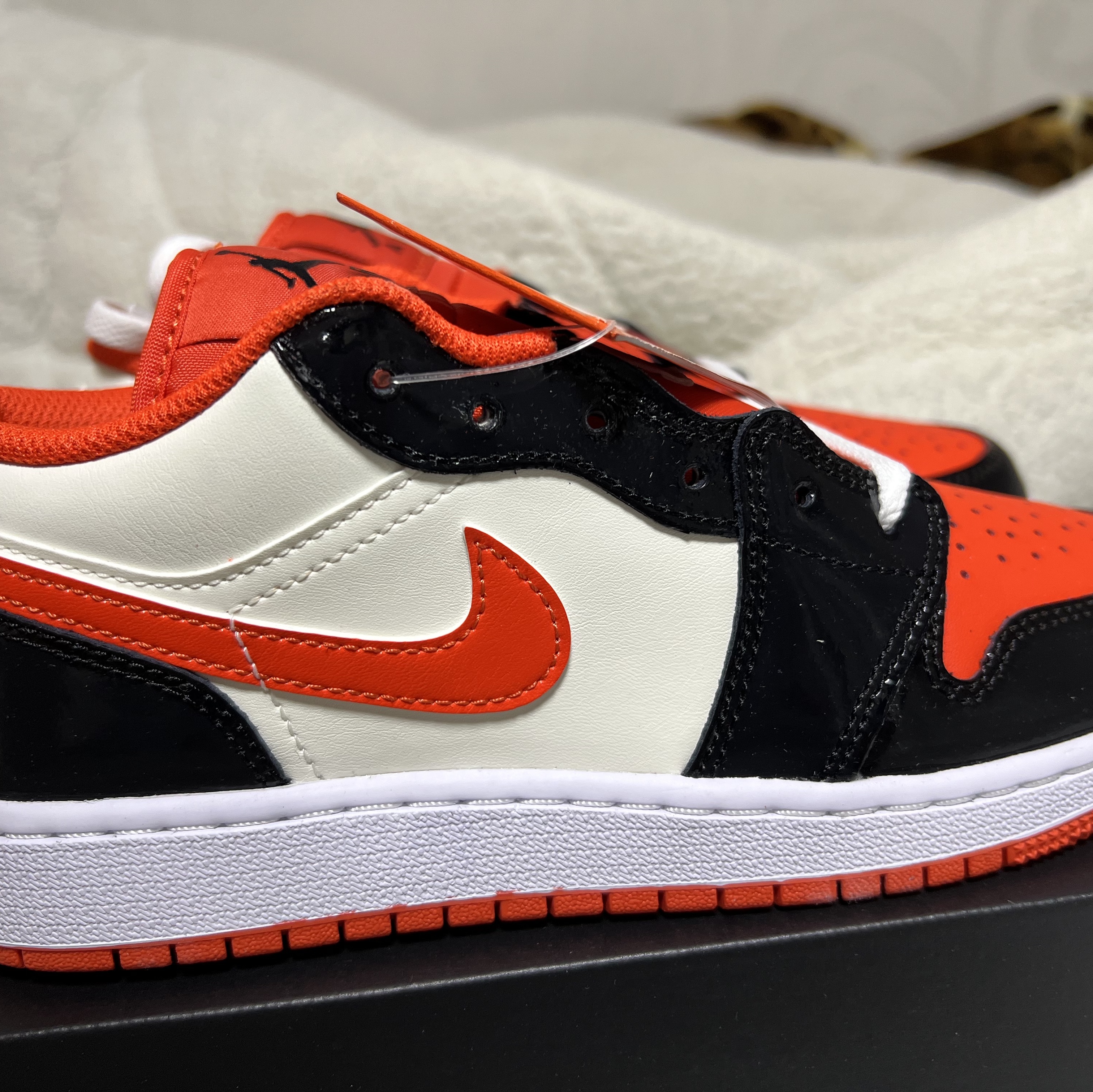 (GS) Jordan 1 Low SE Team Orange Black 착용 스타일 - 2