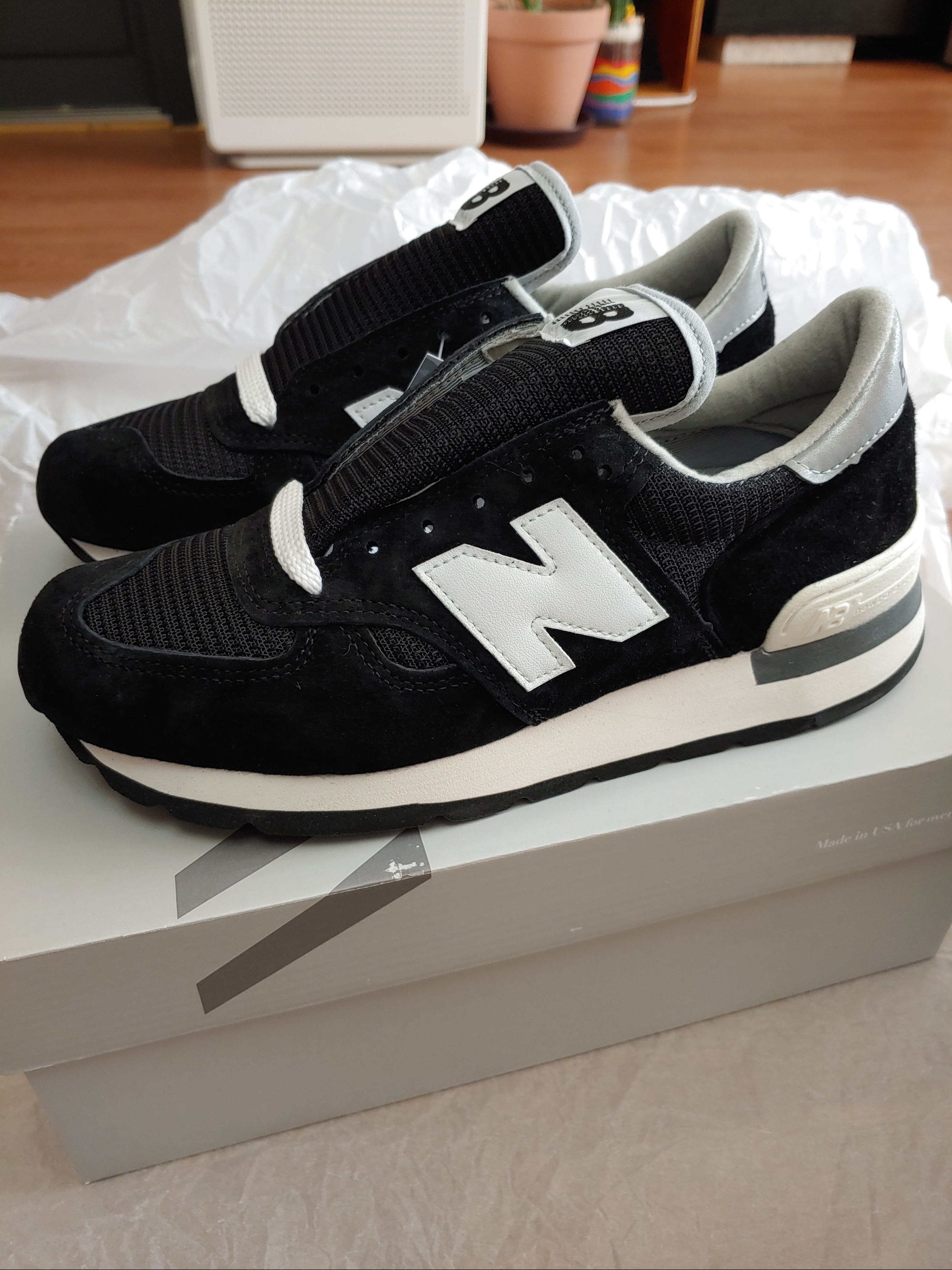 New Balance 990v1 Made in USA Black 착용 스타일 - 1