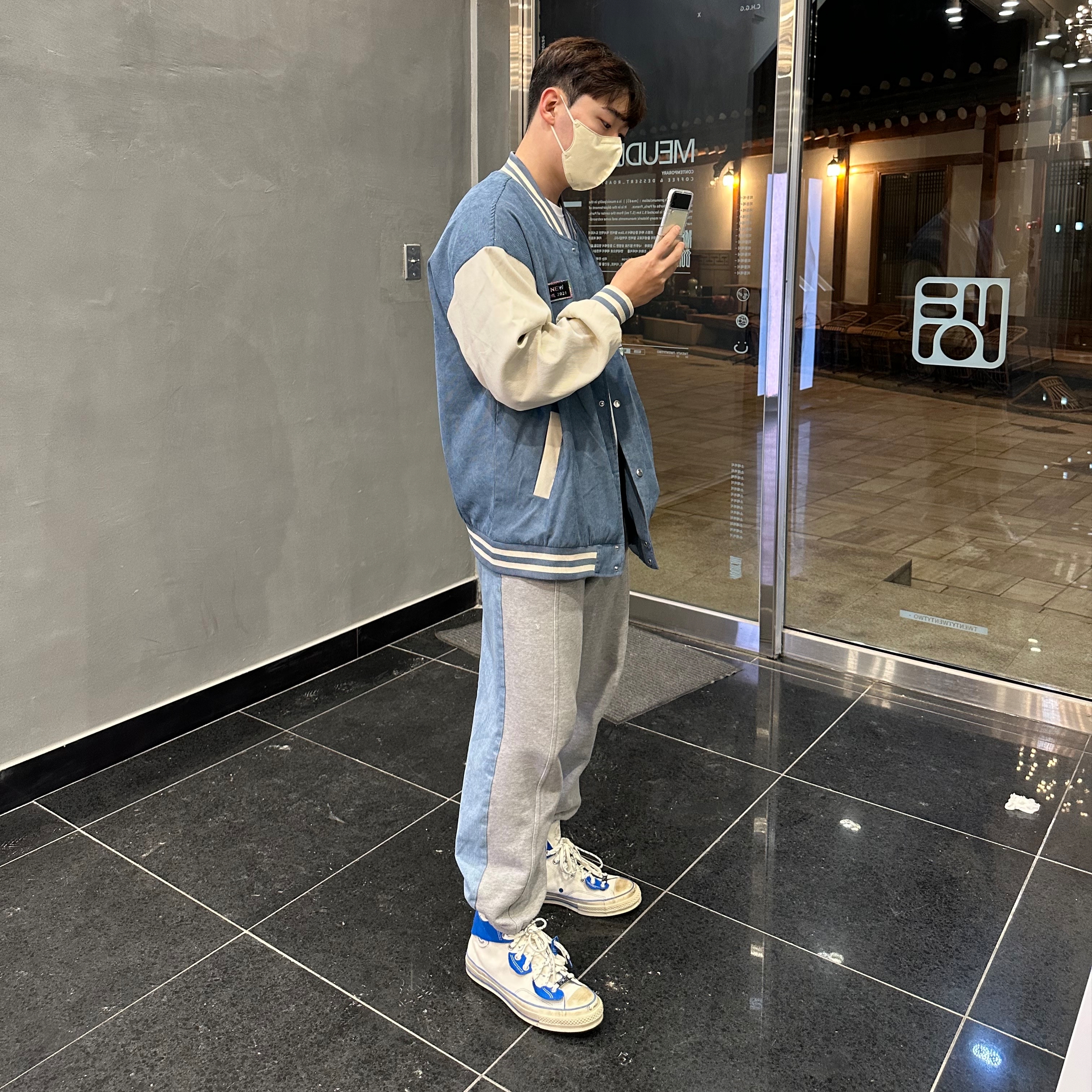Converse x Ader Error Chuck 70 High White 착용 스타일 - 2