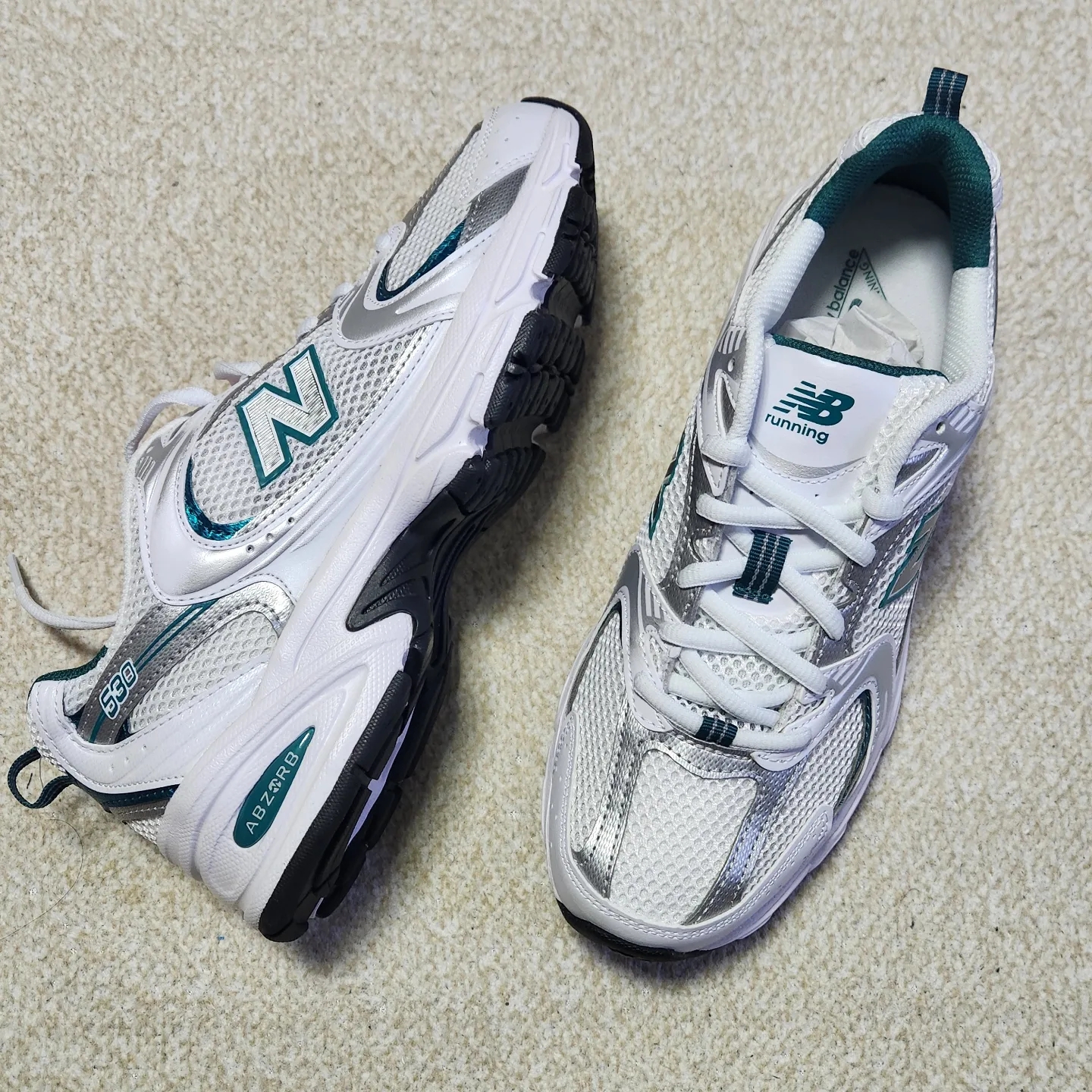 New Balance 530 White Mint 착용 스타일 - 1