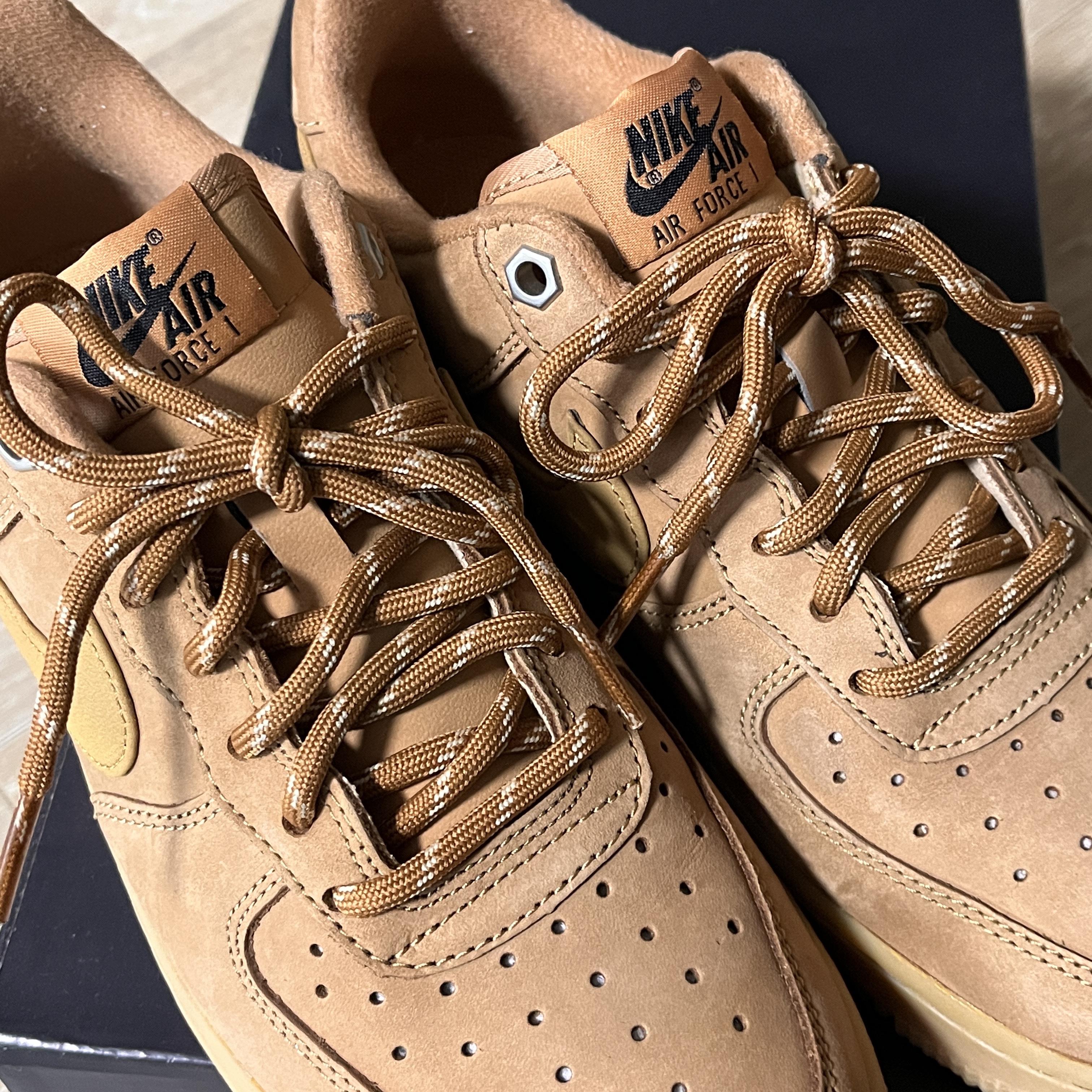 Nike Air Force 1 '07 WB Flax 착용 스타일 - 1