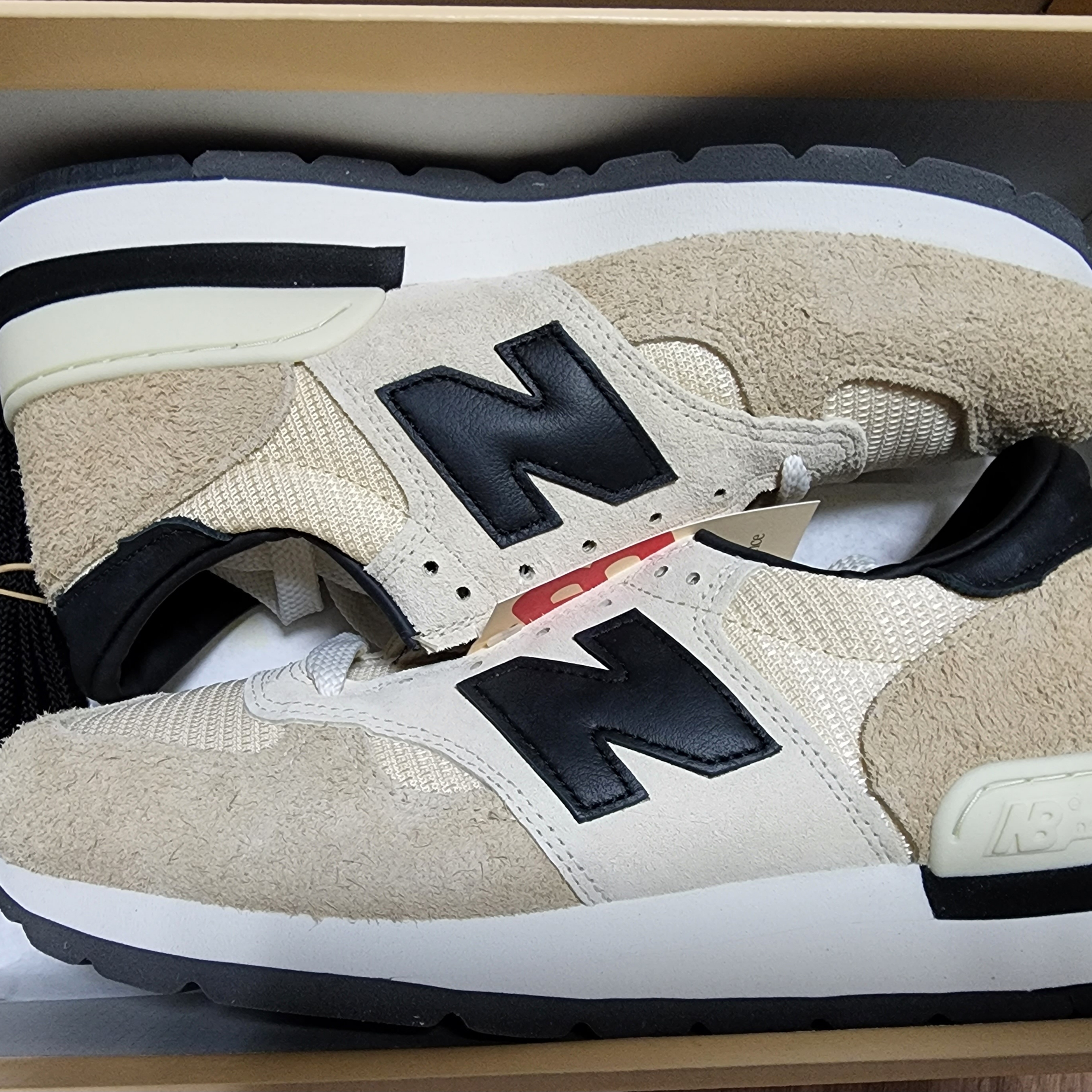 New Balance 990v1 Made in USA Incense Macadamia Nut 착용 스타일 - 1