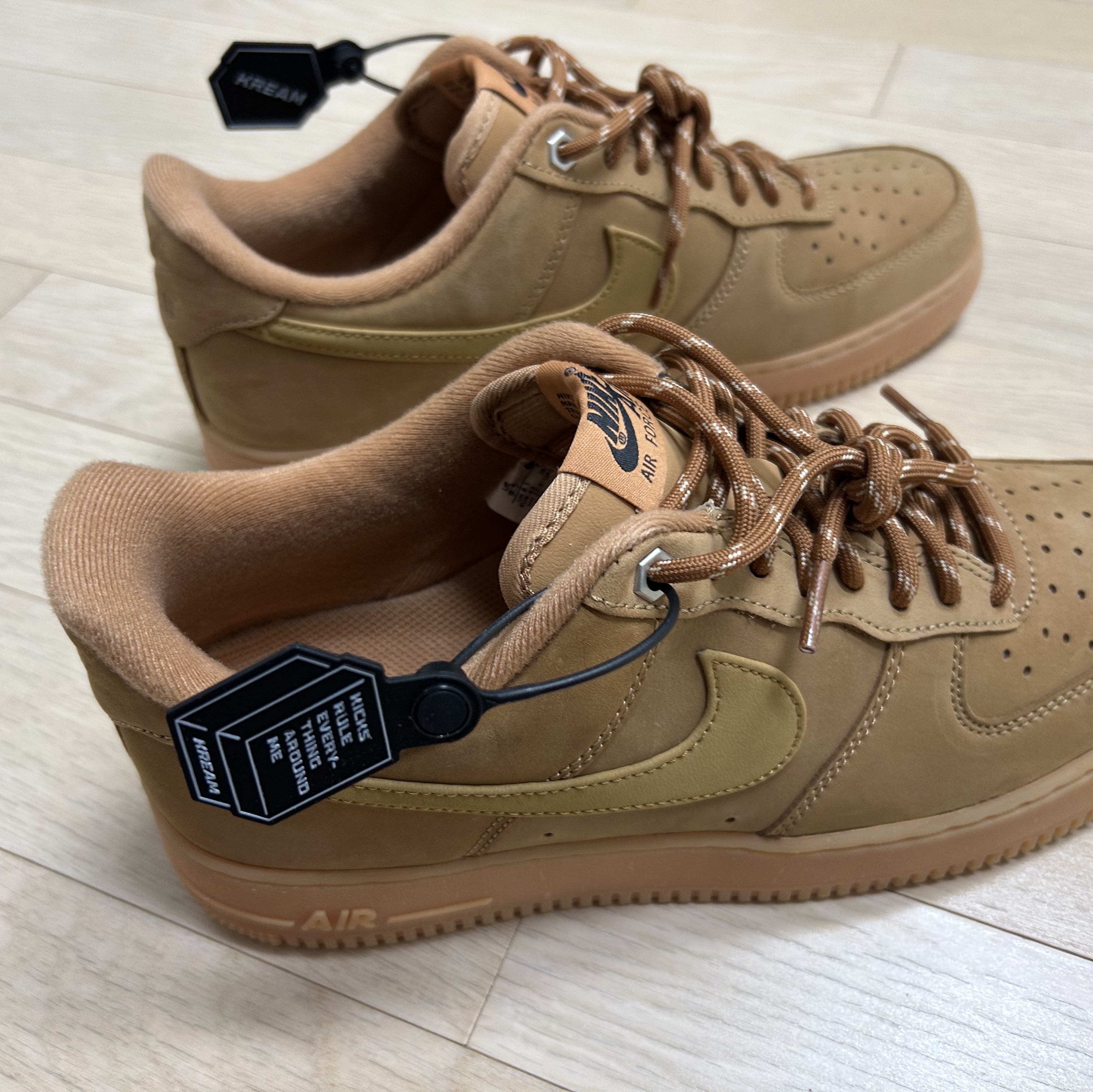Nike Air Force 1 '07 WB Flax 착용 스타일
