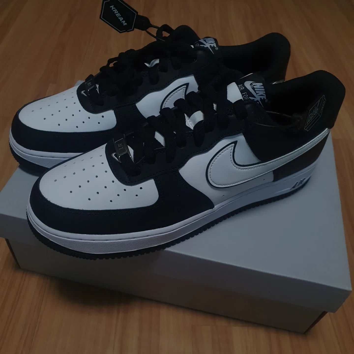 Nike Air Force 1 '07 Black White 착용 스타일 - 1
