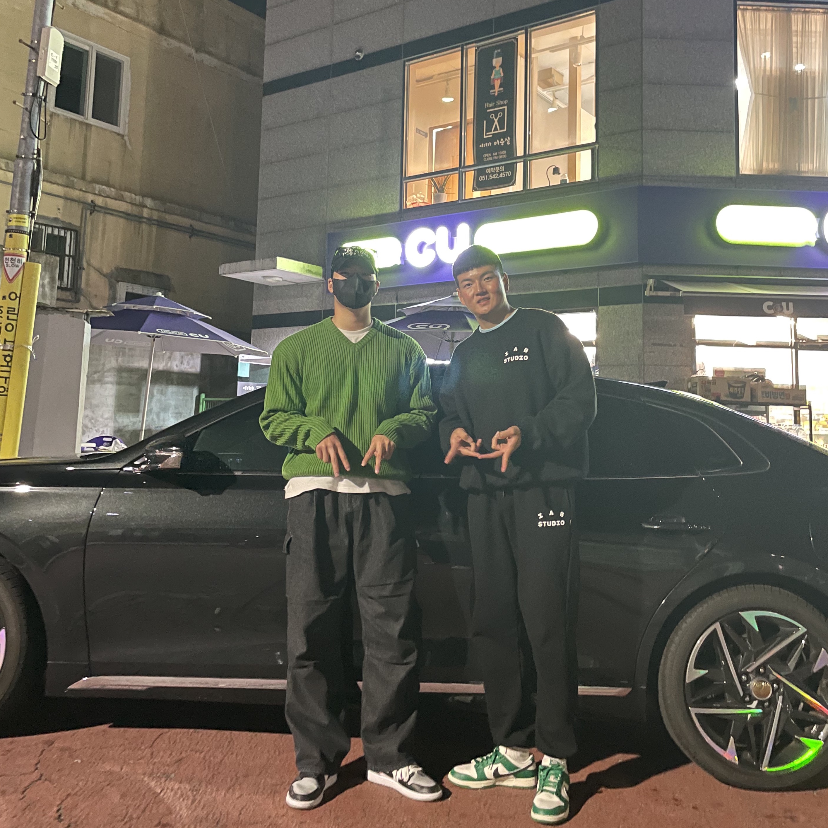 IAB Studio Sweatpants Black White - 22SS, IAB Studio Sweatshirt Black - 19FW 착용 스타일