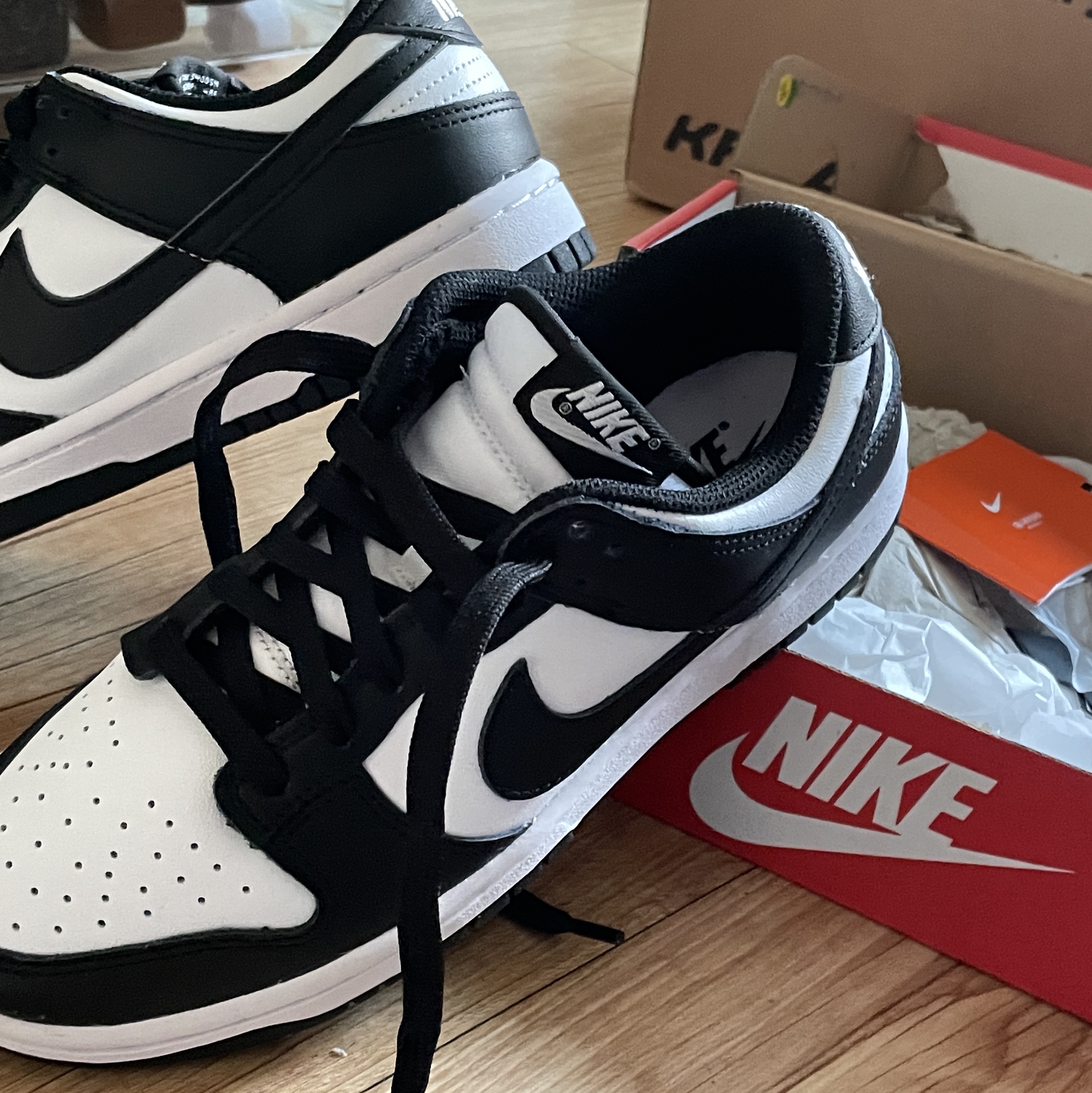 (W) Nike Dunk Low Black 착용 스타일 - 1