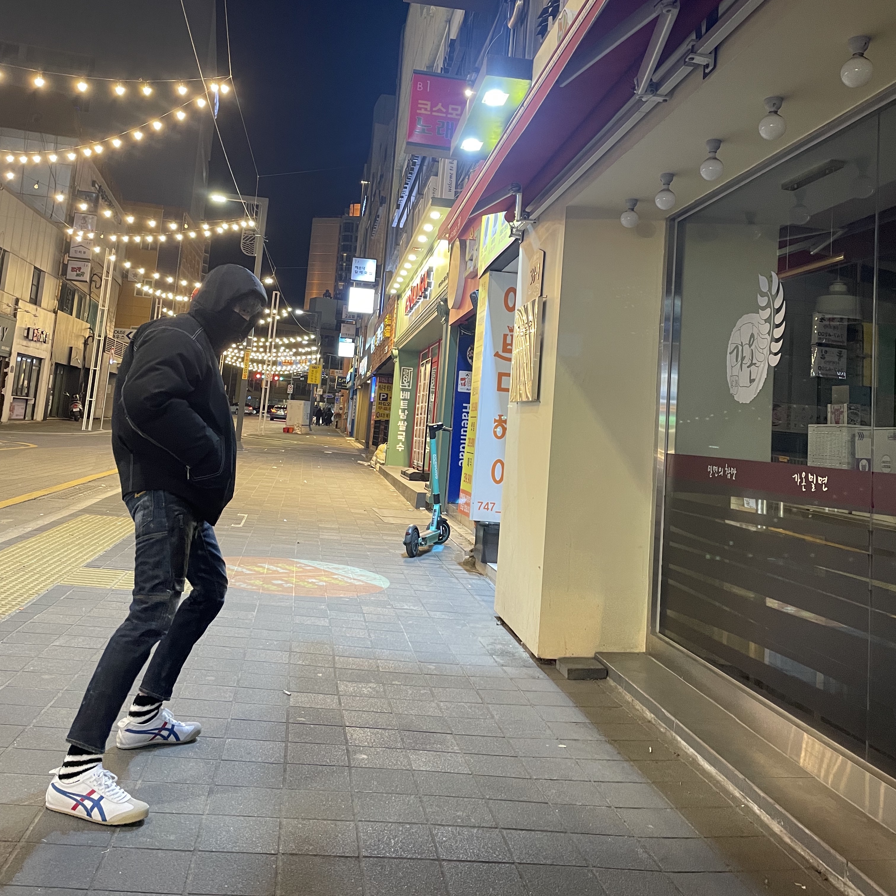 Zara x Ader Error Oversize Bomber Jacket Black, Arc'teryx Atom LT Hoody Black 착용 스타일 - 1