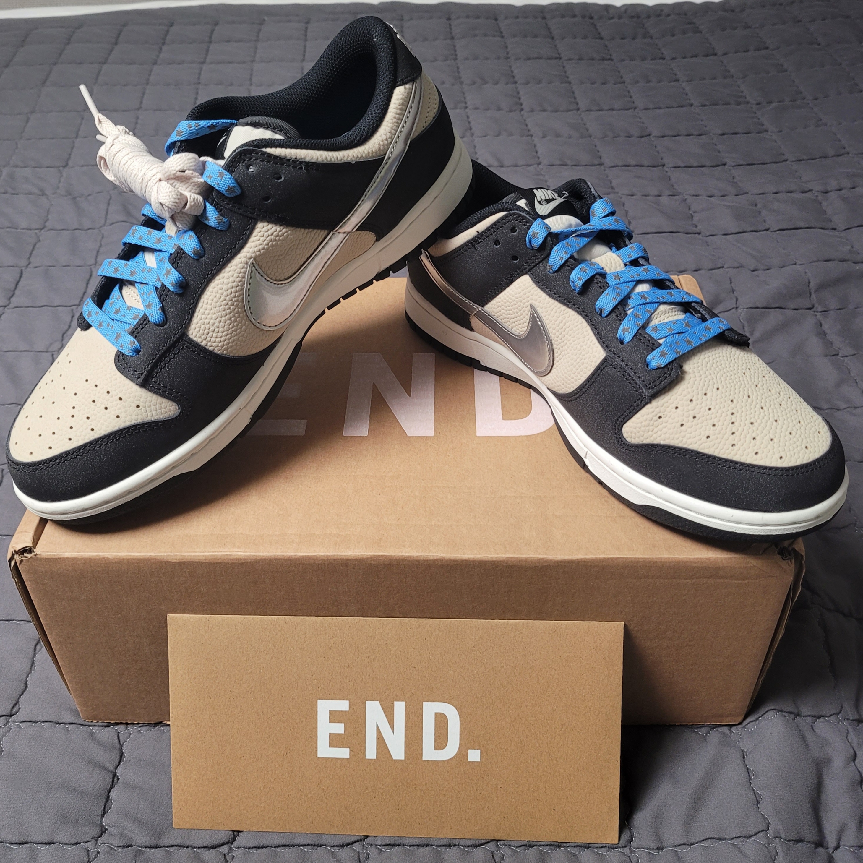 (W) Nike Dunk Low Light Bone Metallic Silver 착용 스타일 - 2