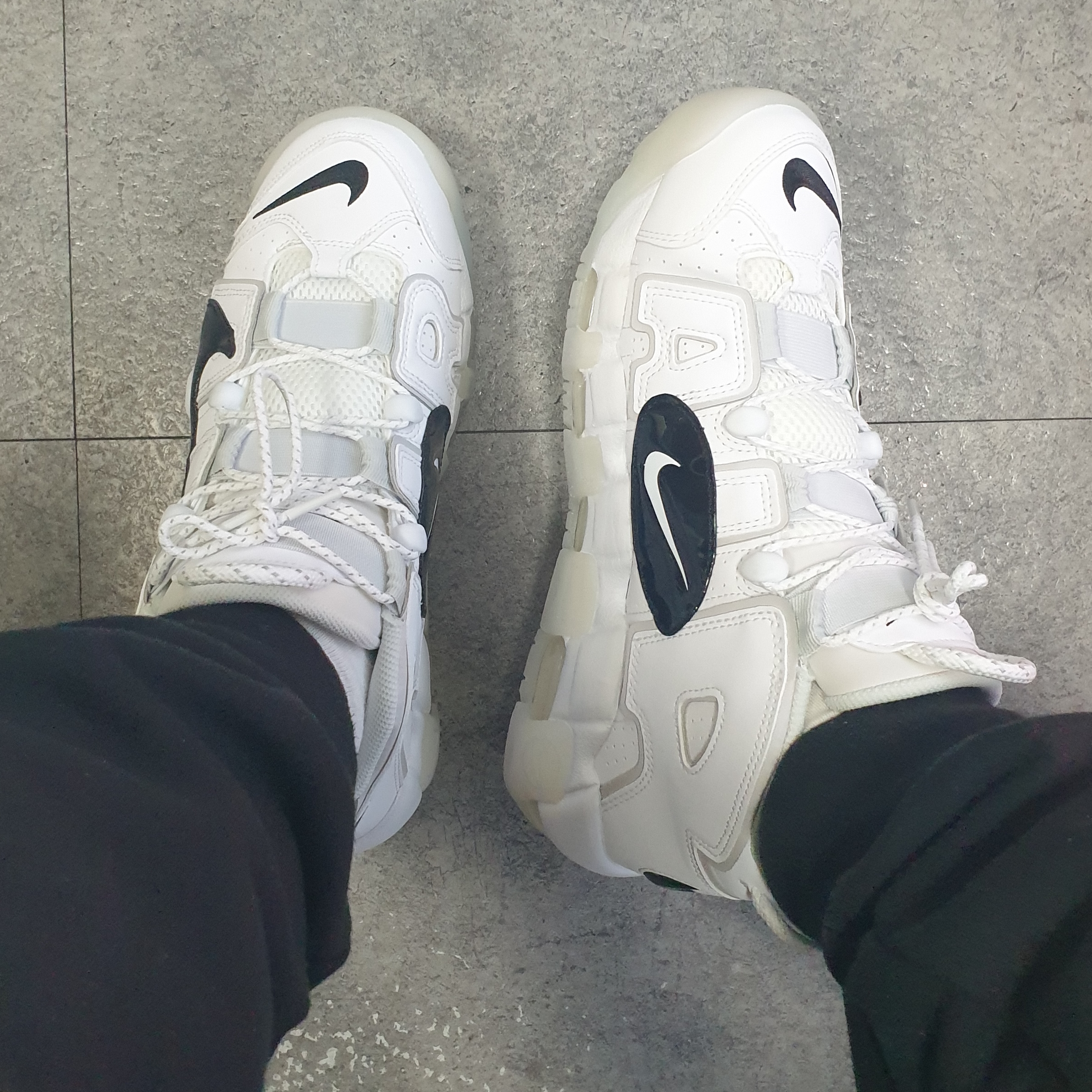Nike Air More Uptempo 96 Copy and Paste White 착용 스타일 - 5