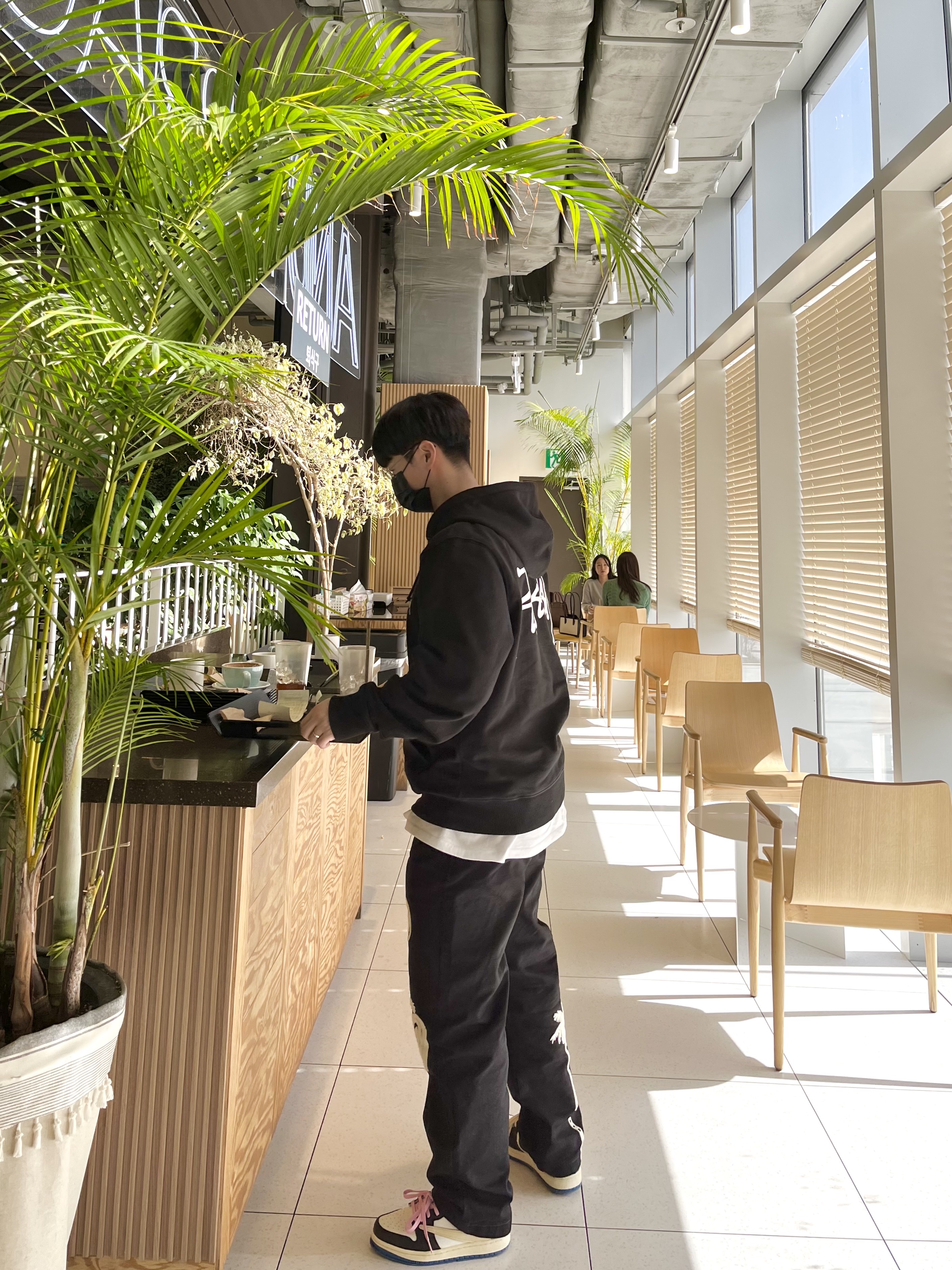 Stussy Basic Stussy Zip Hoodie Black 2022, Stussy Noma Icon Beach Pants Washed Black 착용 스타일