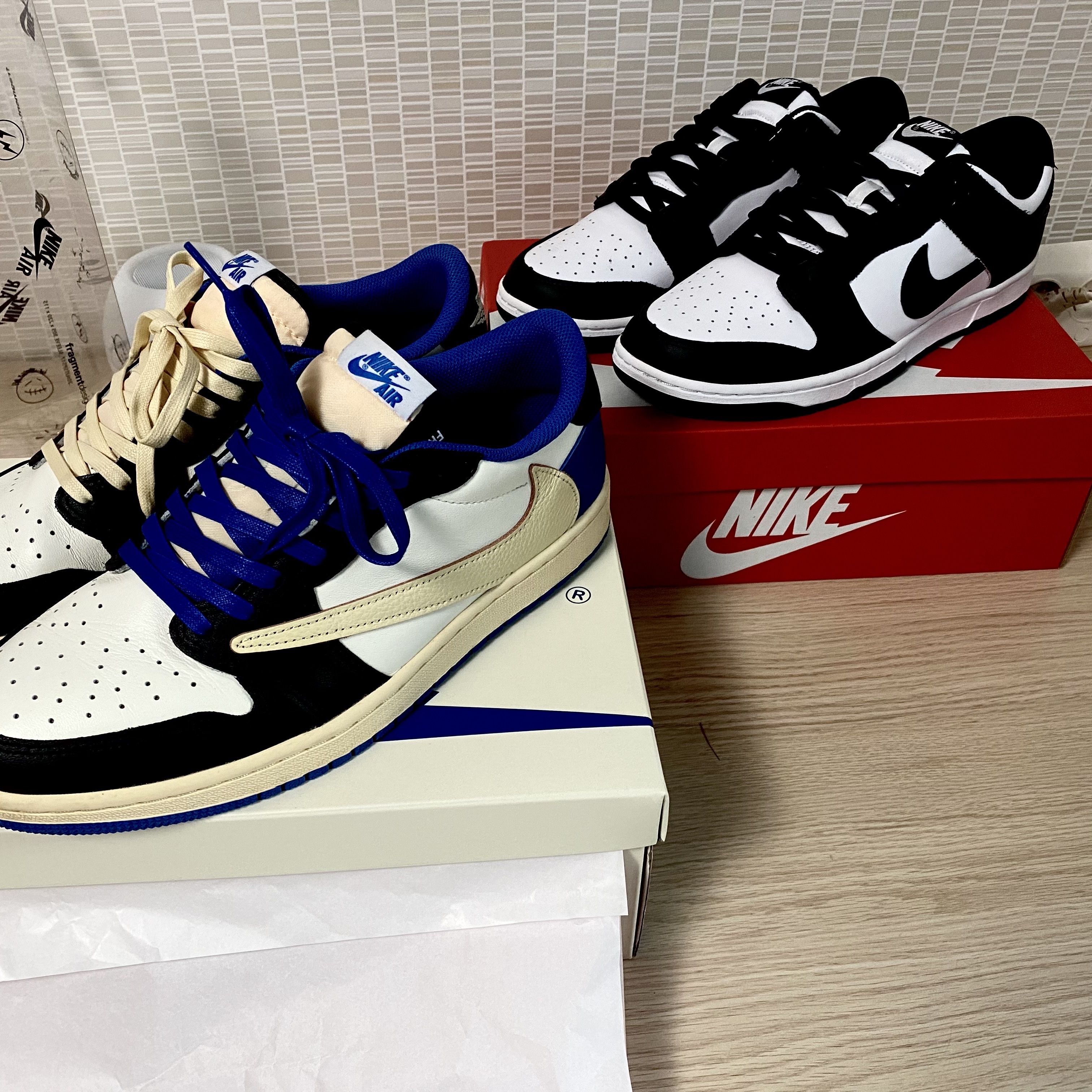 Nike Dunk Low Retro Black, Jordan 1 x Travis Scott x Fragment Retro Low OG SP Military Blue 착용 스타일