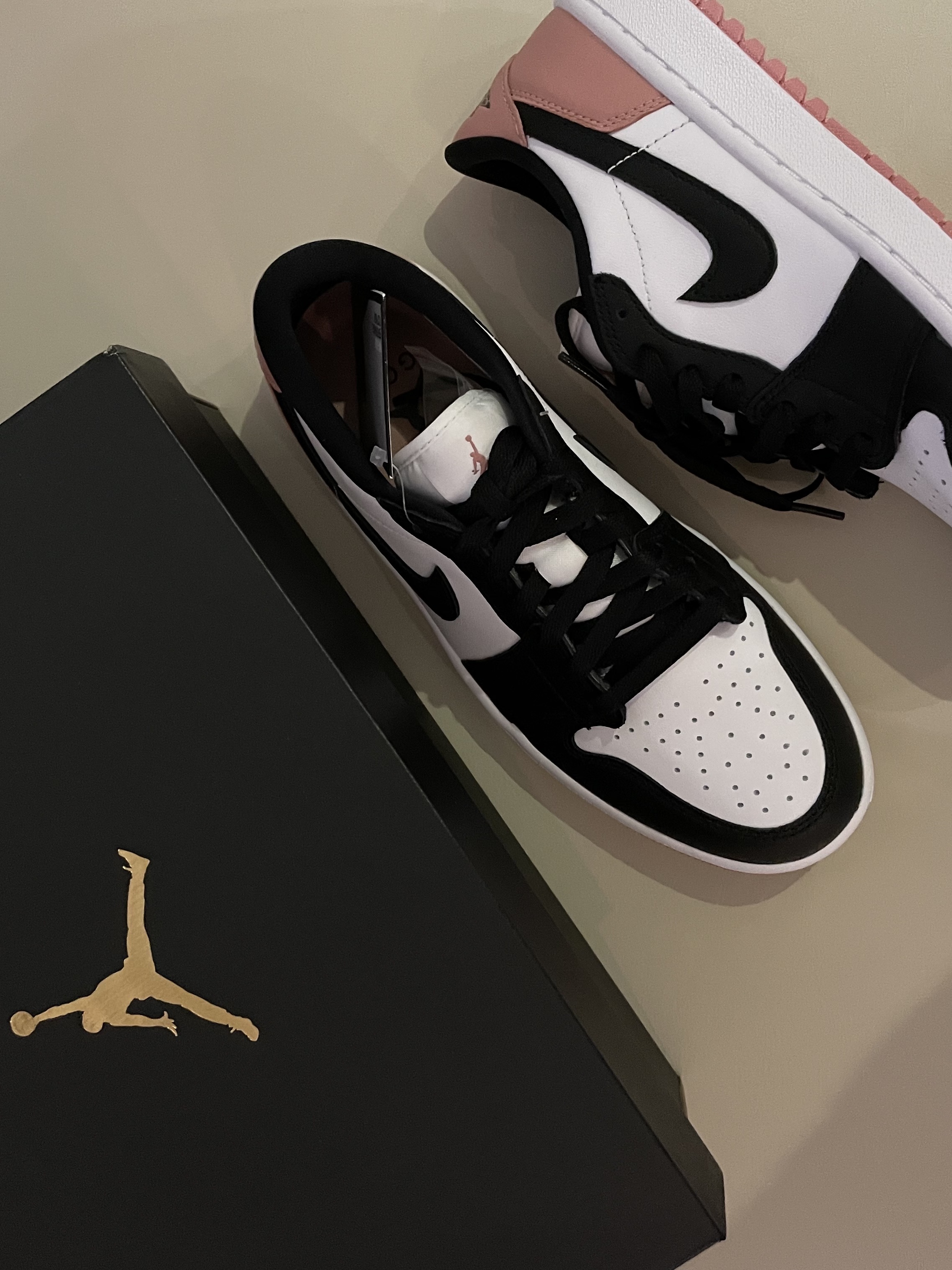Jordan 1 Low Golf Rust Pink 착용 스타일 - 3