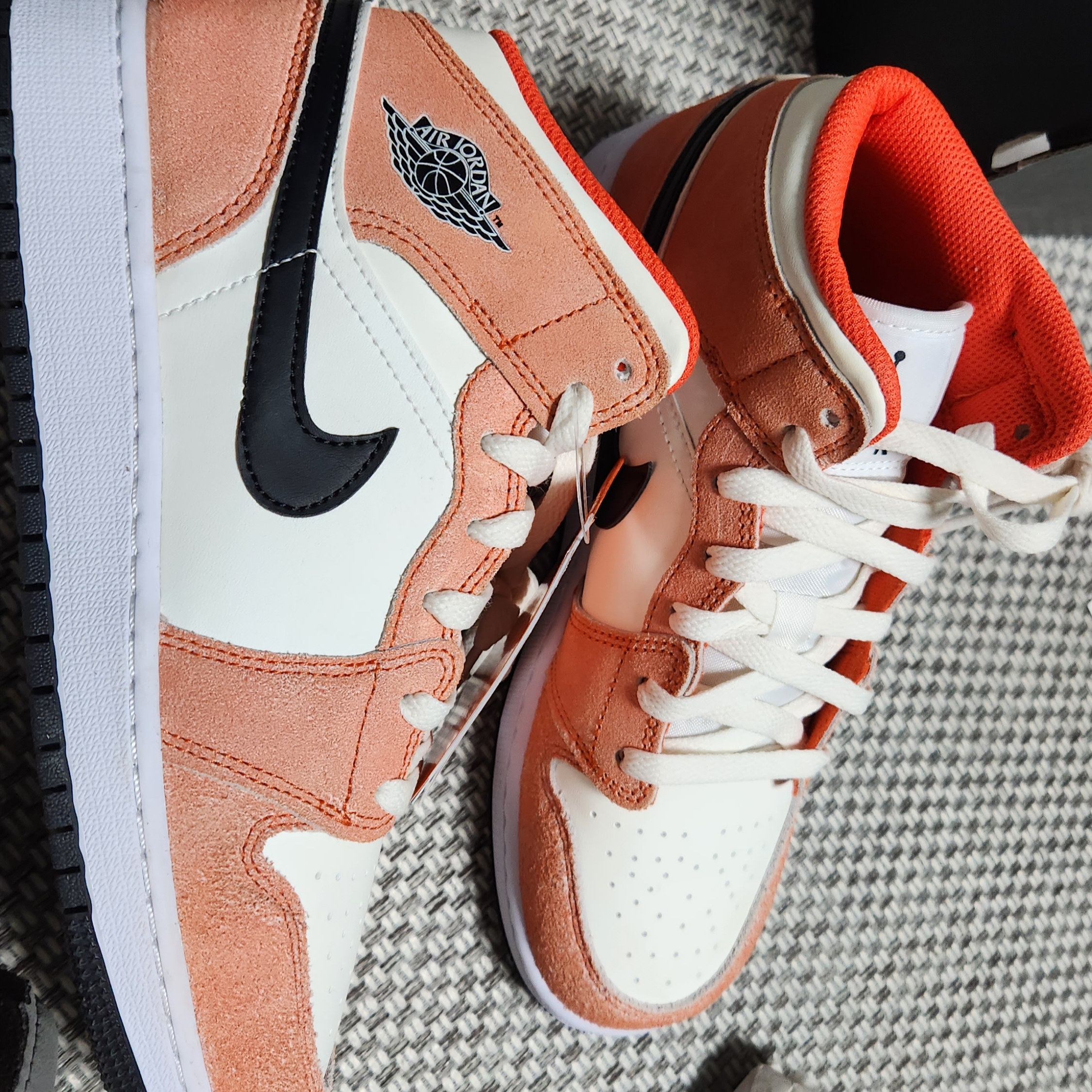 (GS) Jordan 1 Mid SE Team Orange Black 착용 스타일