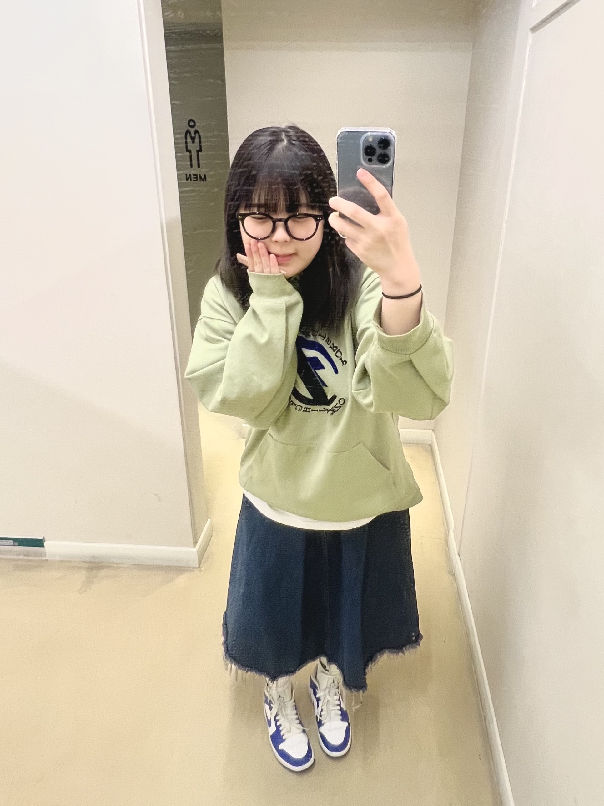 (W) Jordan 1 Mid White Hyper Royal, Zara x Ader Error Embroidery Hooded Sweatshirt Light Green 착용 스타일