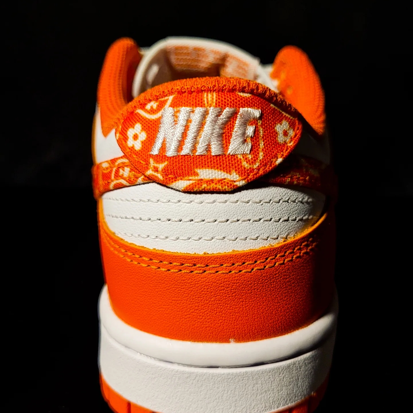 (W) Nike Dunk Low Essential Orange Paisley 착용 스타일 - 3