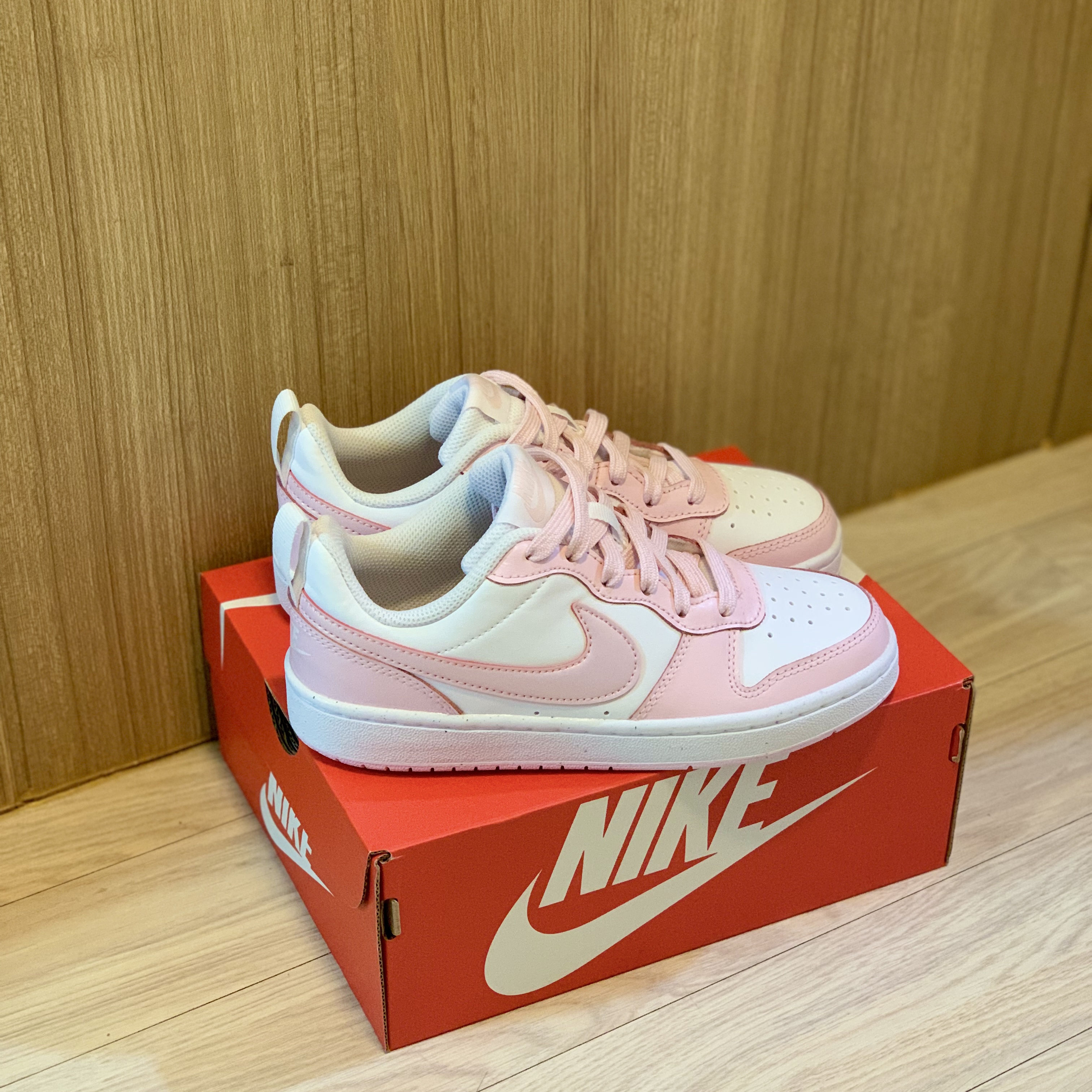 (GS) Nike Court Borough 2 SE White Pink Foam 착용 스타일 - 1