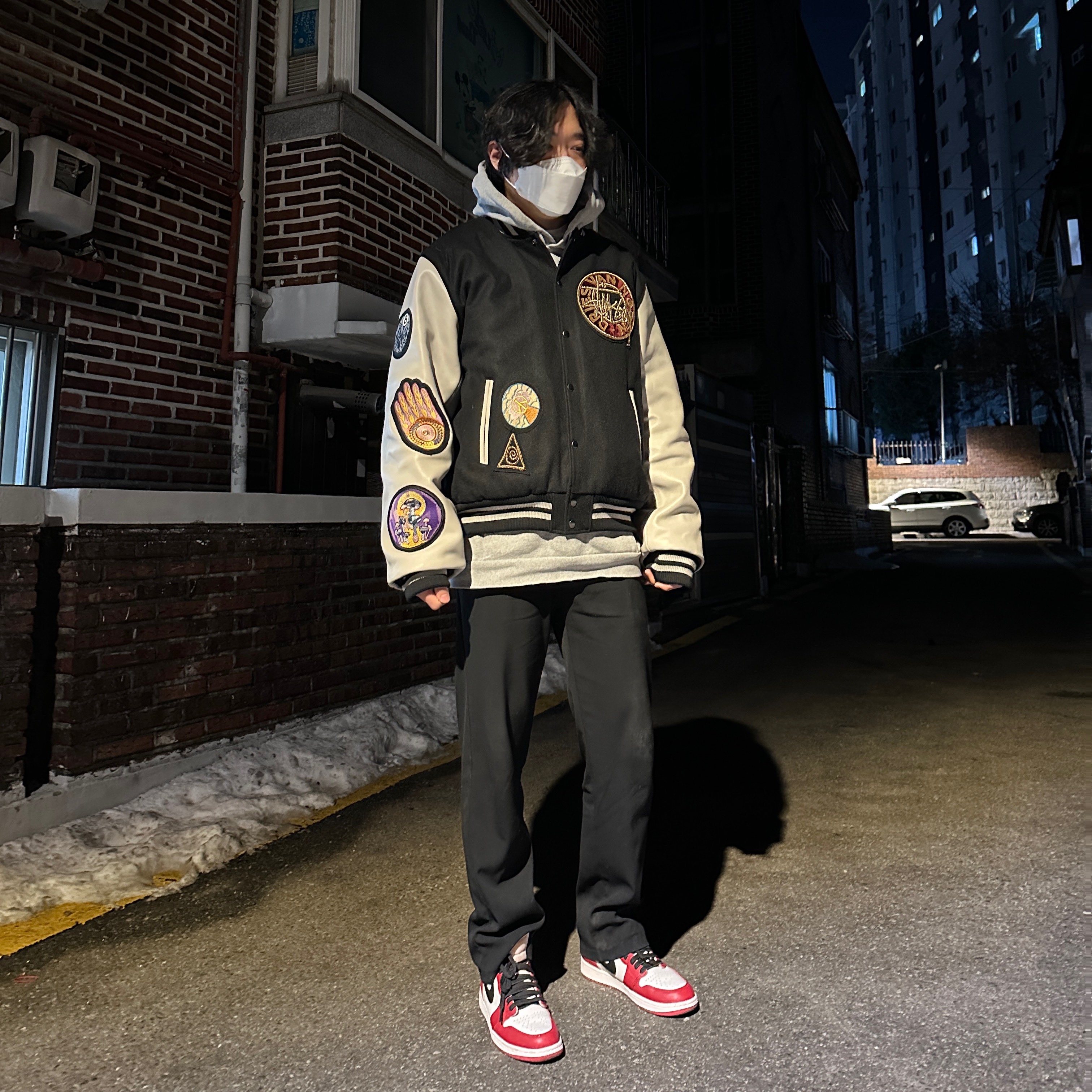 Stussy x Dries Van Noten Varsity Jacket Black, Jordan 1 Retro High OG Chicago 2022 착용 스타일