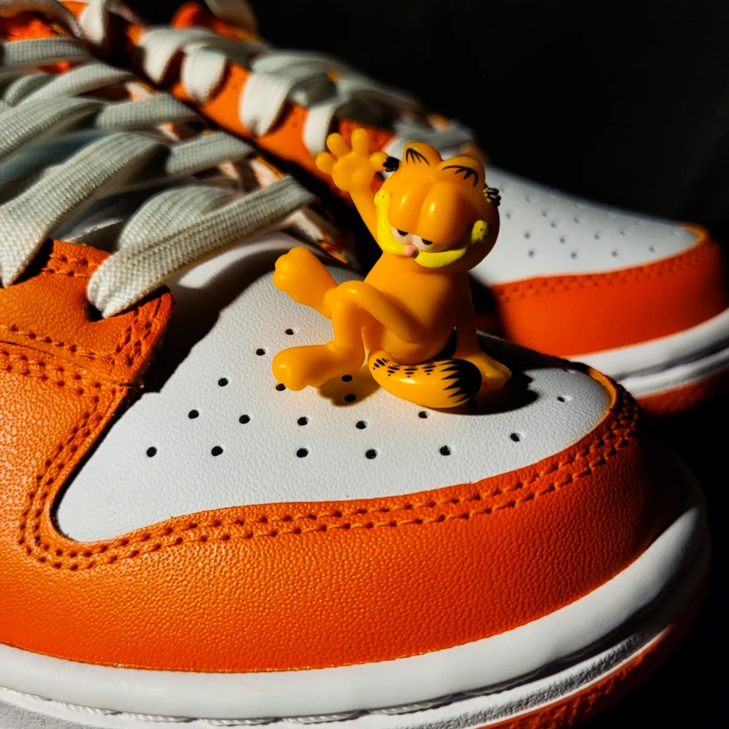 (W) Nike Dunk Low Essential Orange Paisley 착용 스타일 - 2