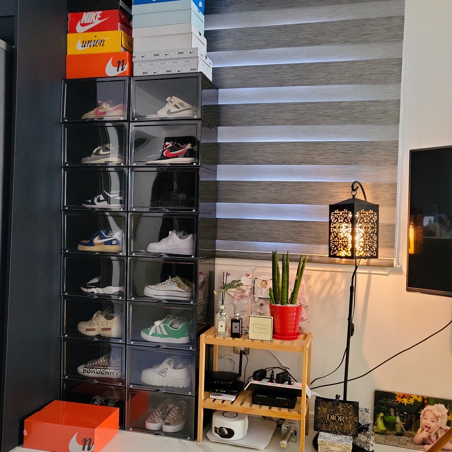 Jordan 1 x Travis Scott Retro Low OG SP Black Phantom 착용 스타일 - 5