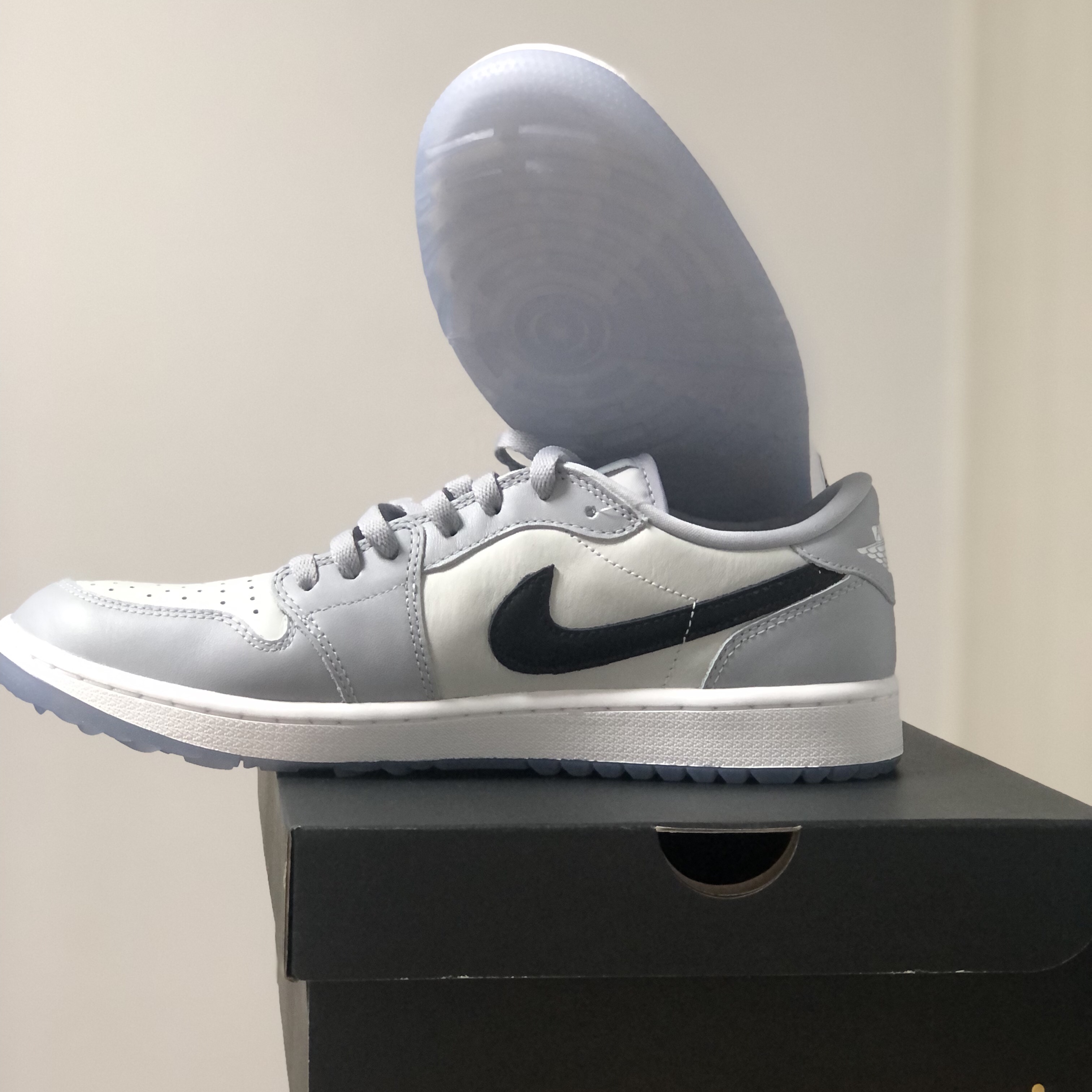 Jordan 1 Low Golf Wolf Grey 착용 스타일 - 2