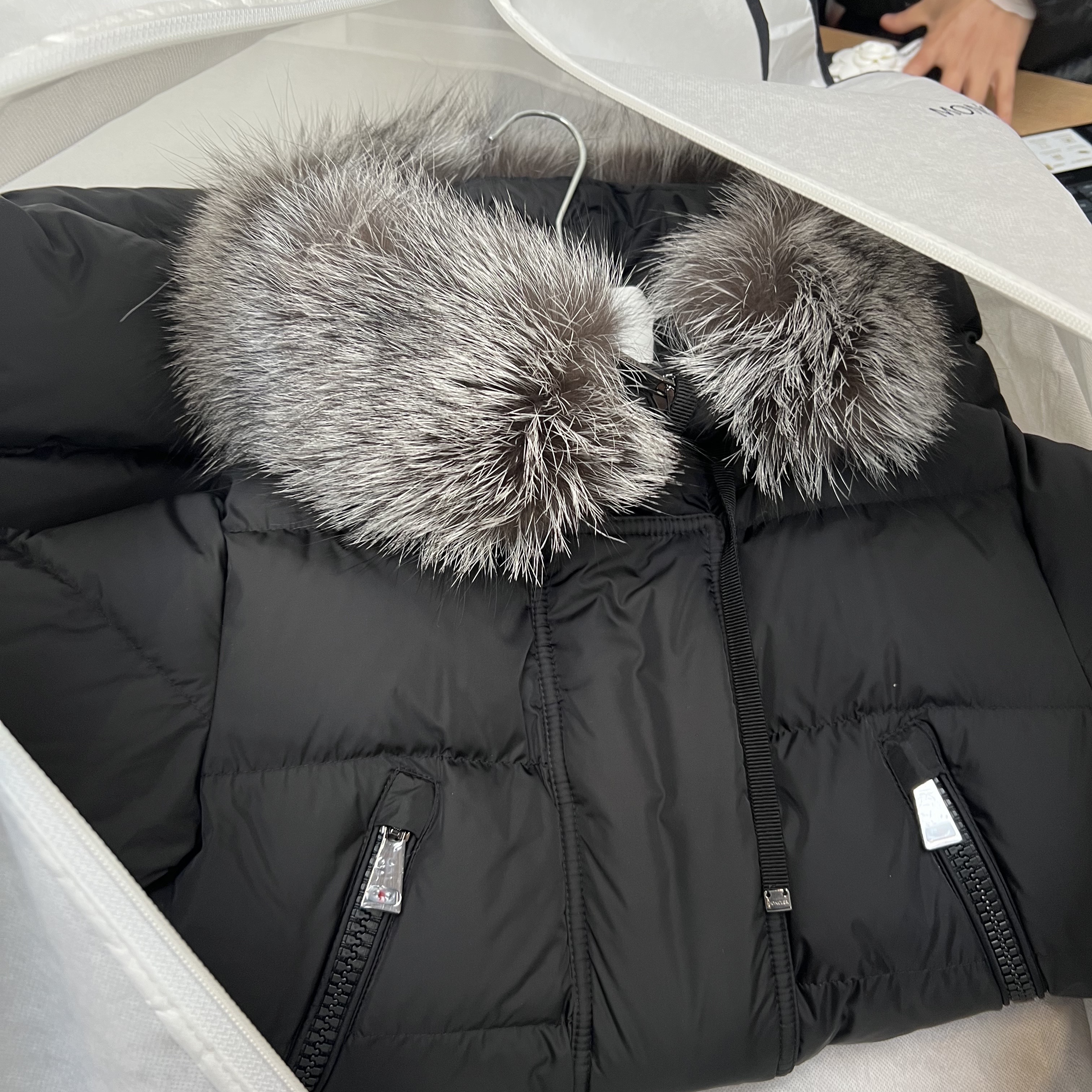 (W) Moncler Aphroti Long Down Jacket Black - 22FW 착용 스타일 - 2