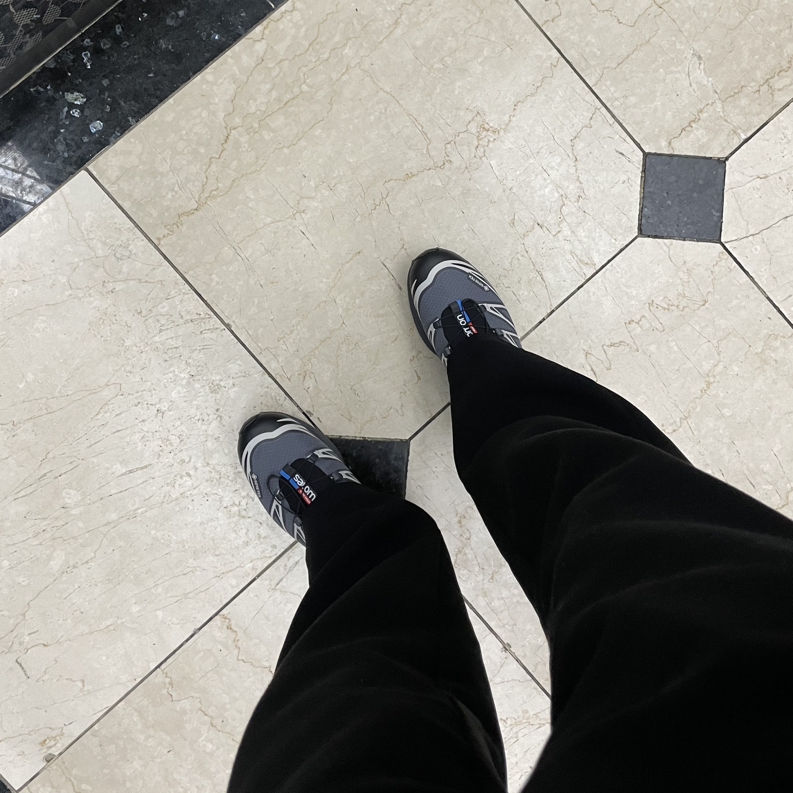 Salomon XT-6 Gore-Tex Black Ebony 착용 스타일