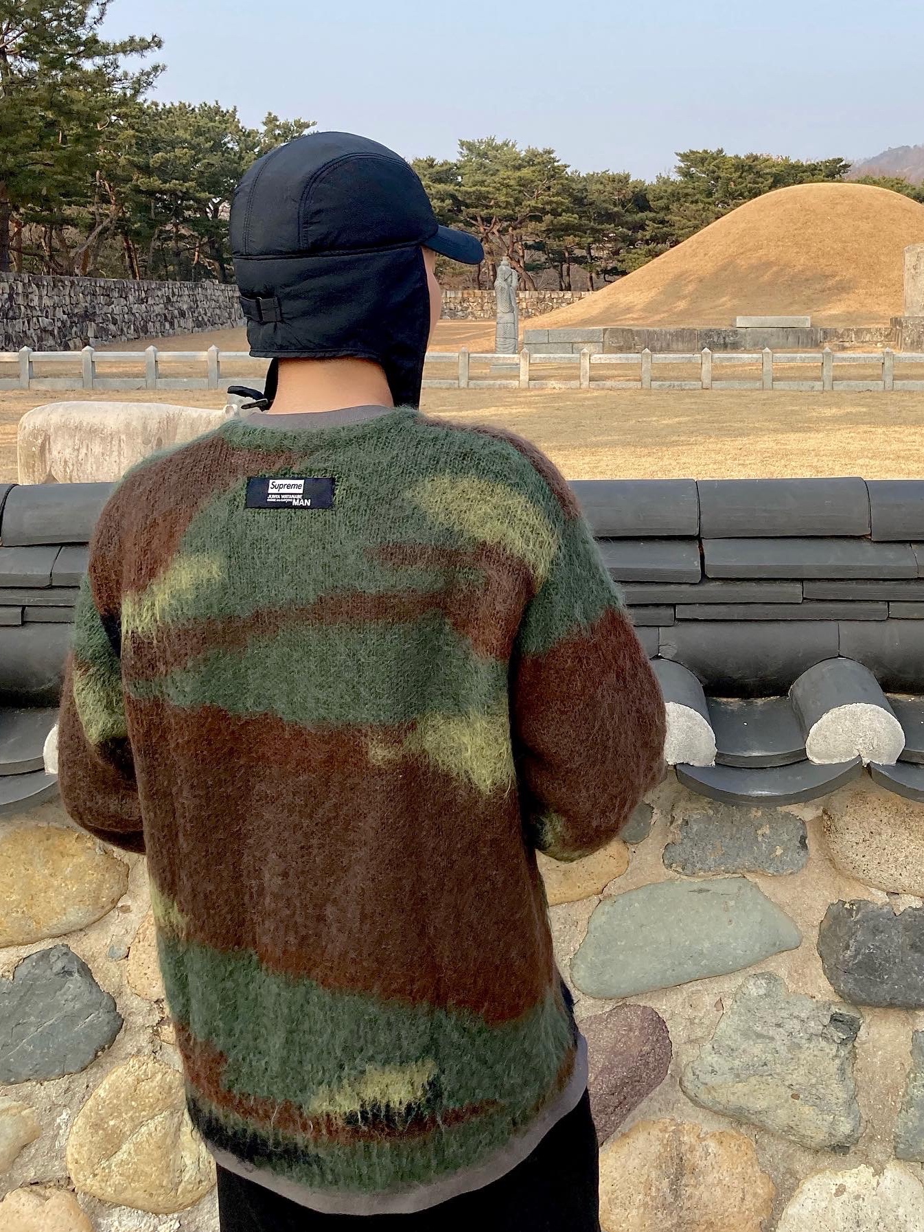 Supreme x Comme des Garcons Junya Watanabe Man Brushed Camo Sweater Olive - 21FW, Jordan 1 x Travis Scott Retro High OG SP Mocha 착용 스타일 - 2