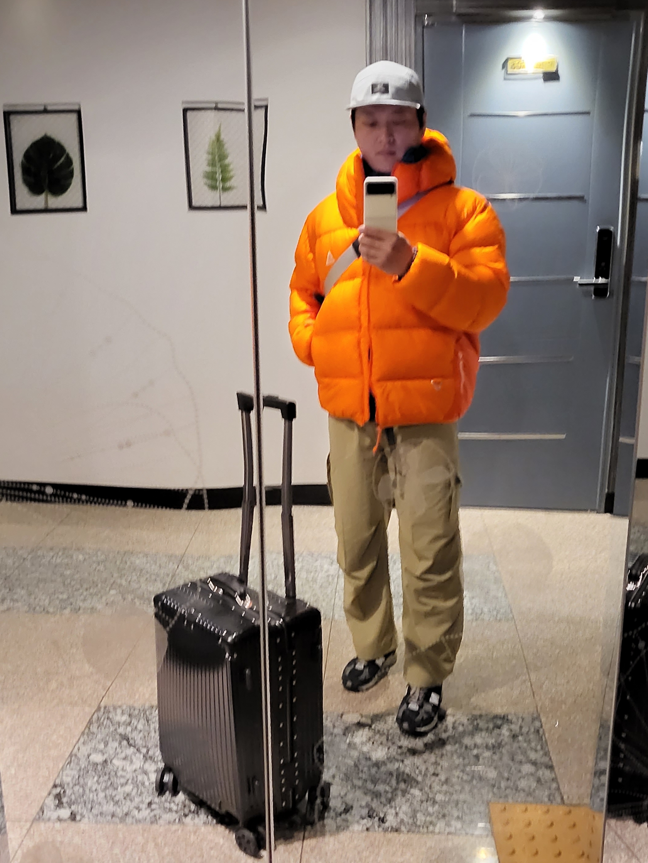 Nike ACG Therma-Fit ADV Lunar Lake Puffer Jacket Safety Orange - Asia, Nike ACG Dri-Fit ADV Goat Rocks Long Sleeve T-Shirt Black - Asia 착용 스타일 - 2