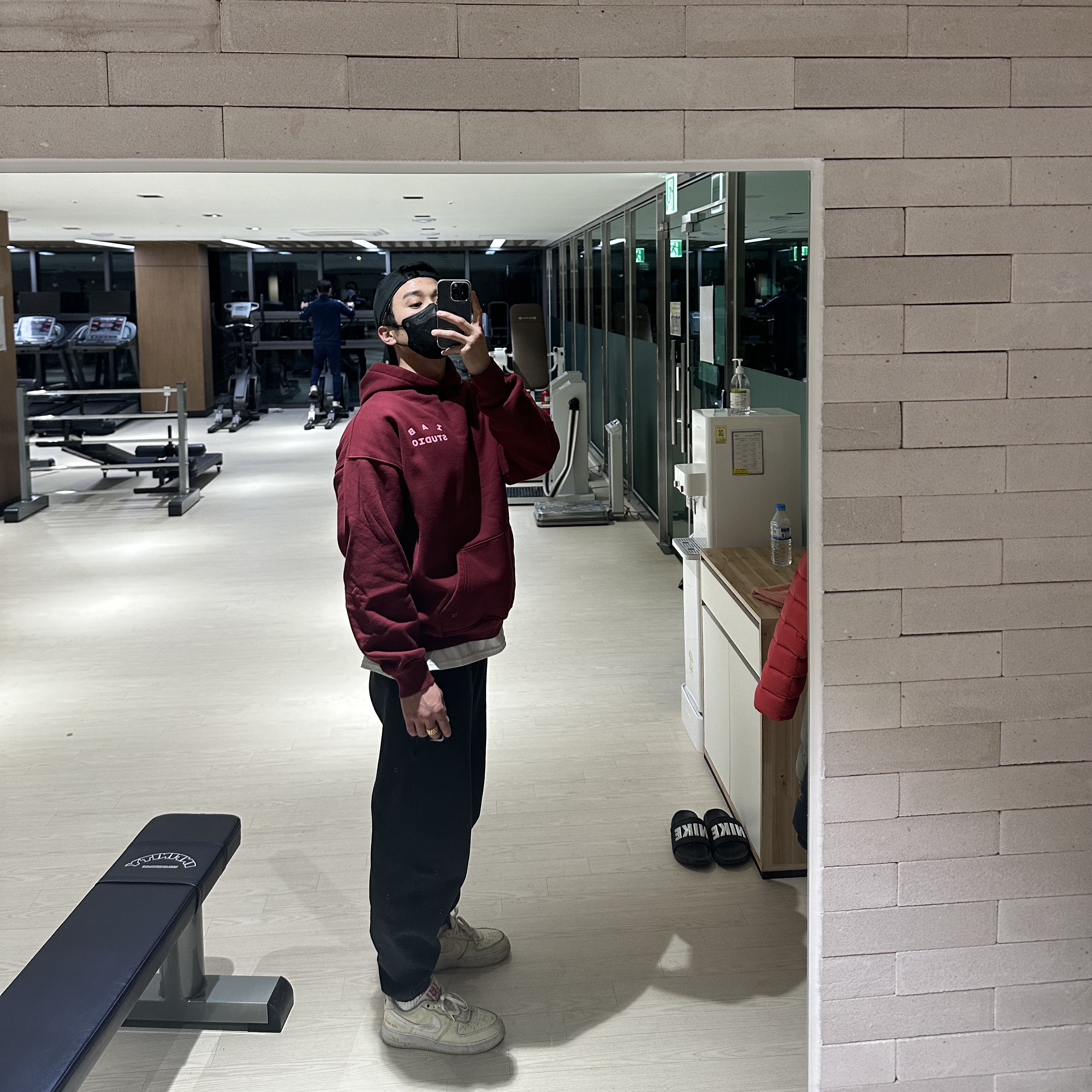 IAB Studio Hoodie Raspberry, Nike NRG Solo Swoosh Fleece Pants Black - US/EU 착용 스타일